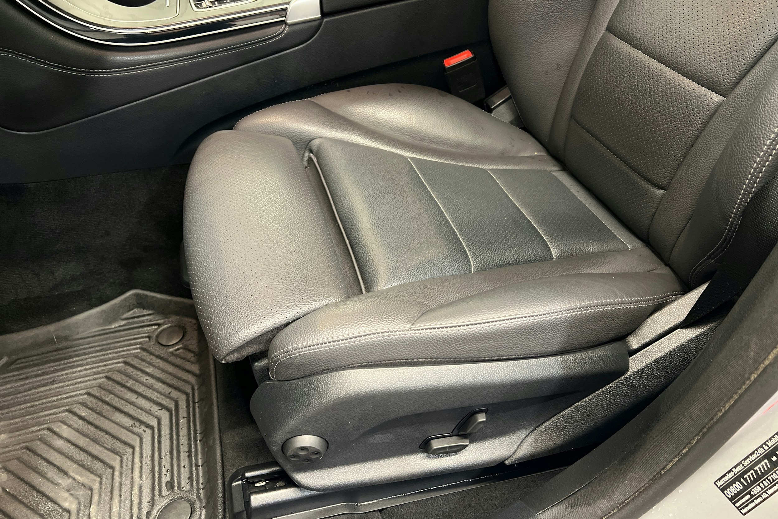 harmaa Mercedes-Benz GLC 2020 kuva 14.