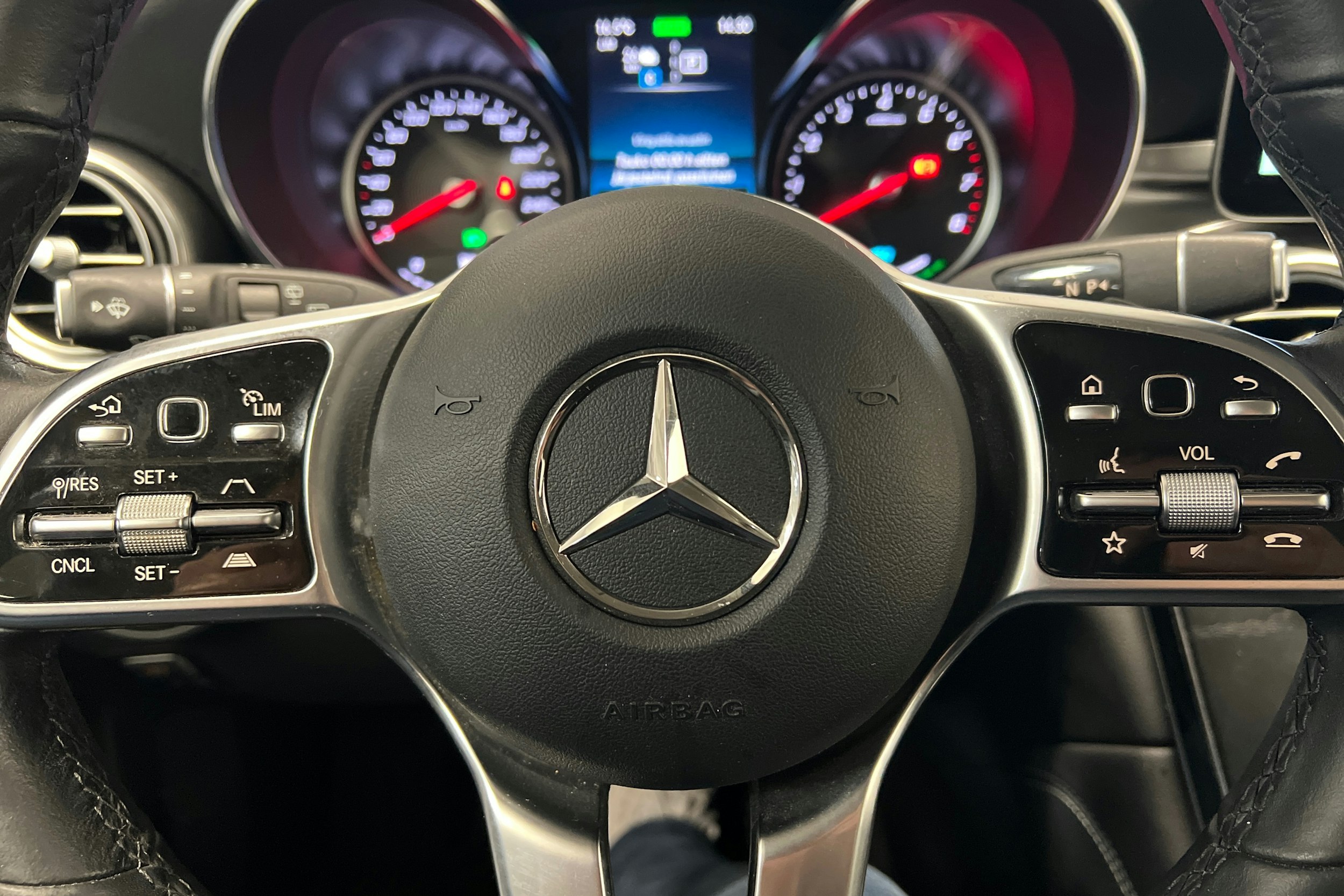 harmaa Mercedes-Benz GLC 2020 kuva 15.