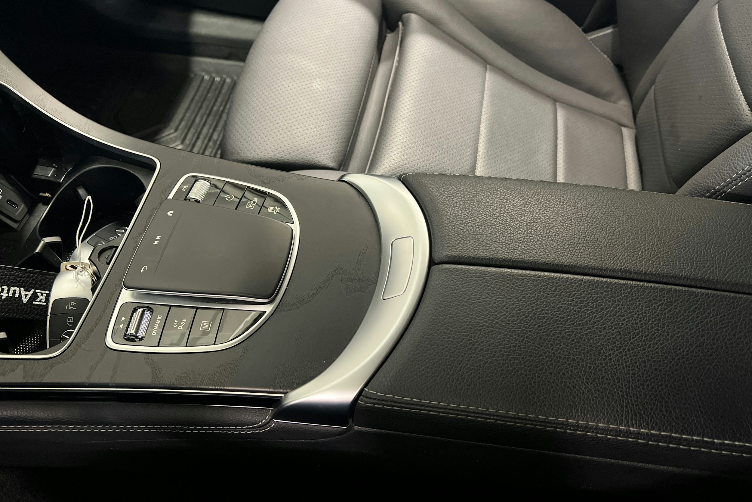 harmaa Mercedes-Benz GLC 2020 kuva 22.