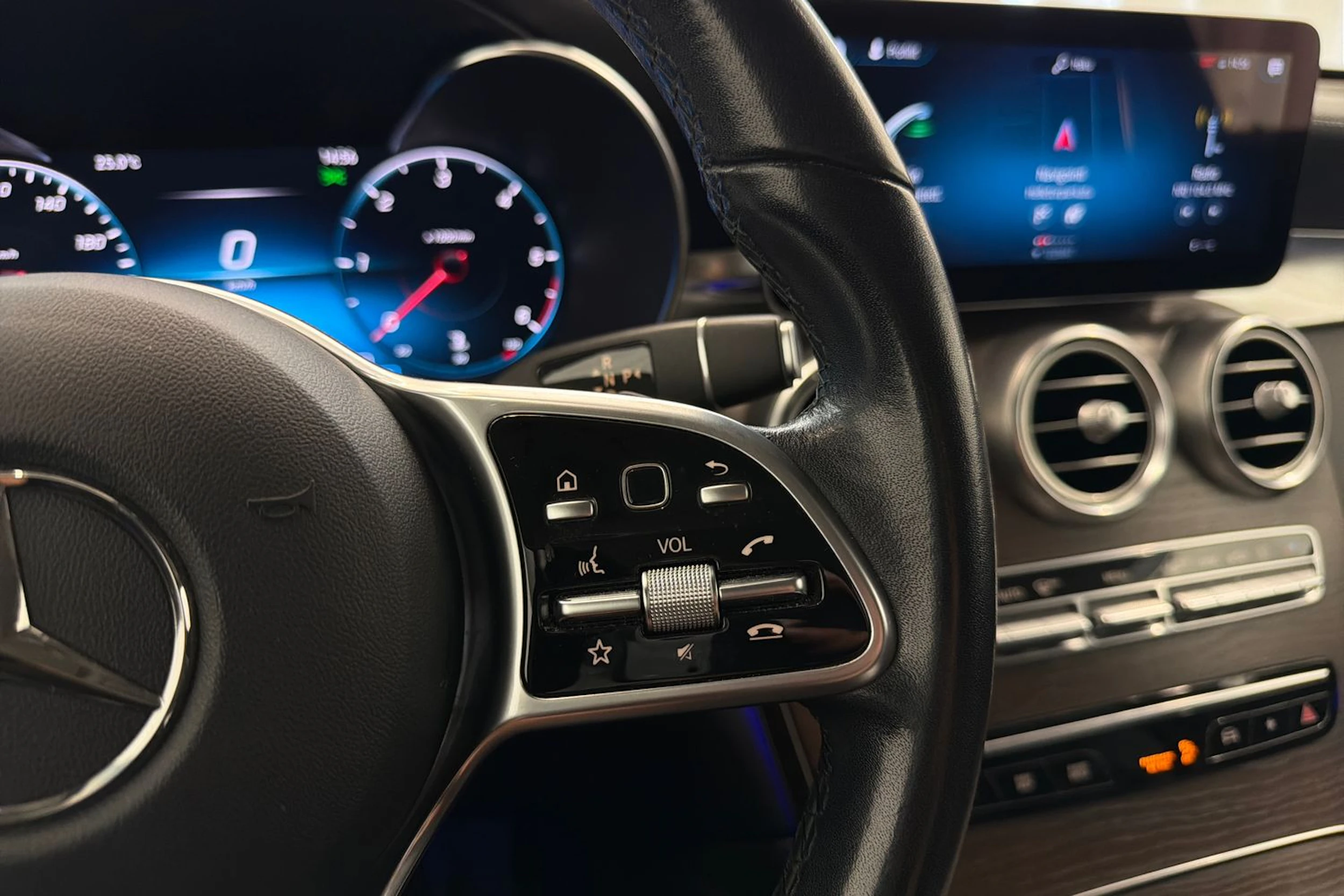 harmaa Mercedes-Benz GLC 2020 kuva 21.