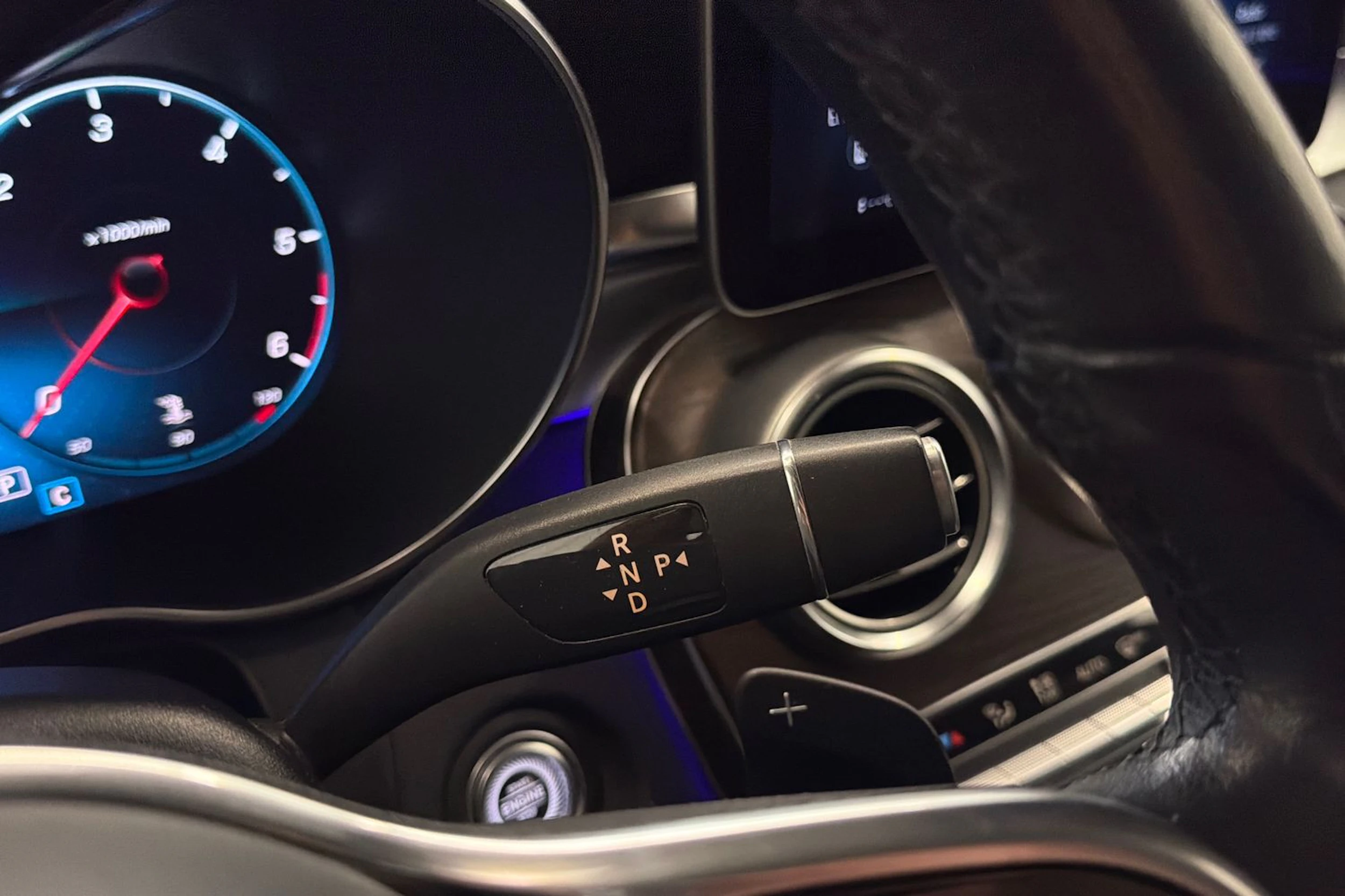 harmaa Mercedes-Benz GLC 2020 kuva 22.