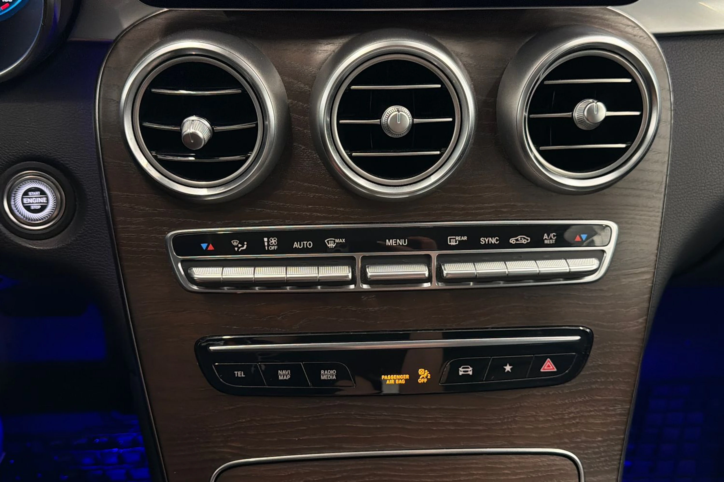 harmaa Mercedes-Benz GLC 2020 kuva 24.