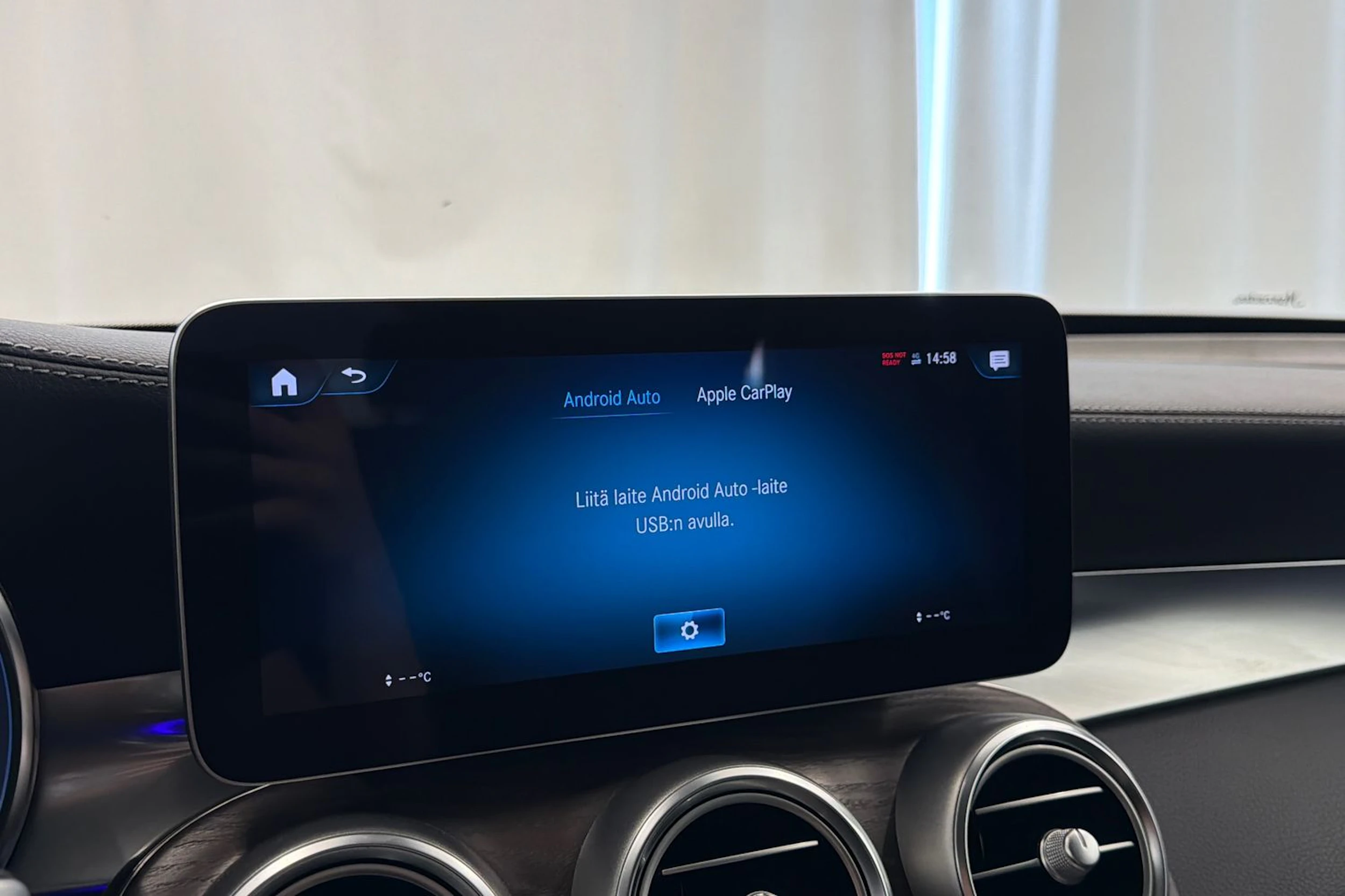 harmaa Mercedes-Benz GLC 2020 kuva 28.