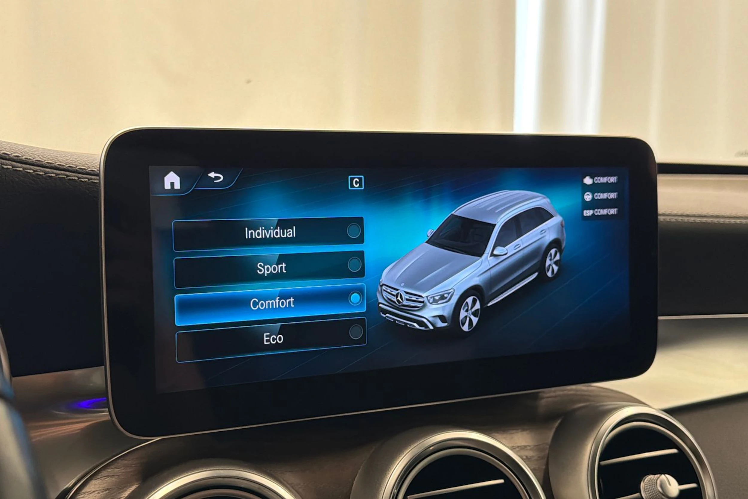 harmaa Mercedes-Benz GLC 2020 kuva 31.