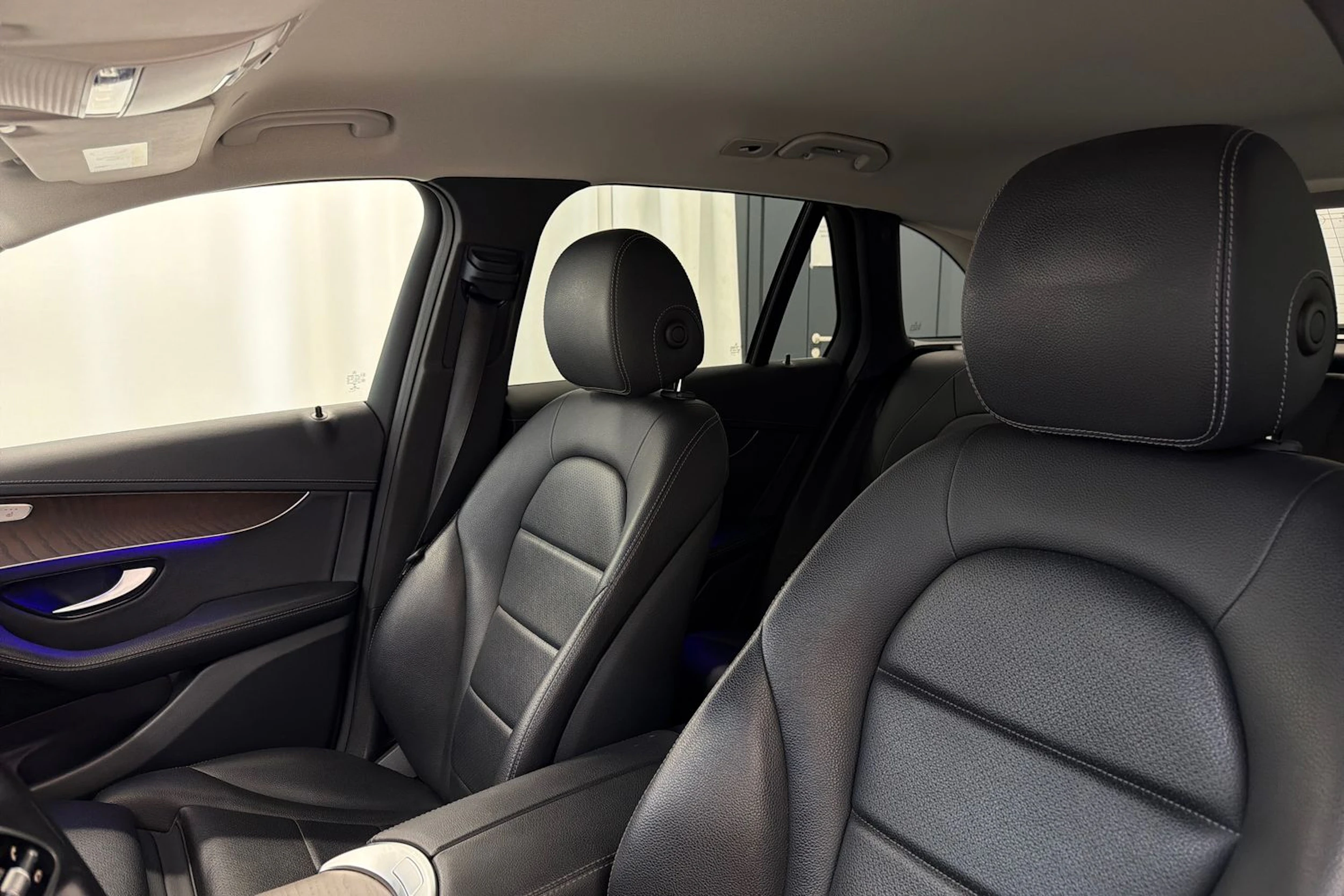 harmaa Mercedes-Benz GLC 2020 kuva 32.