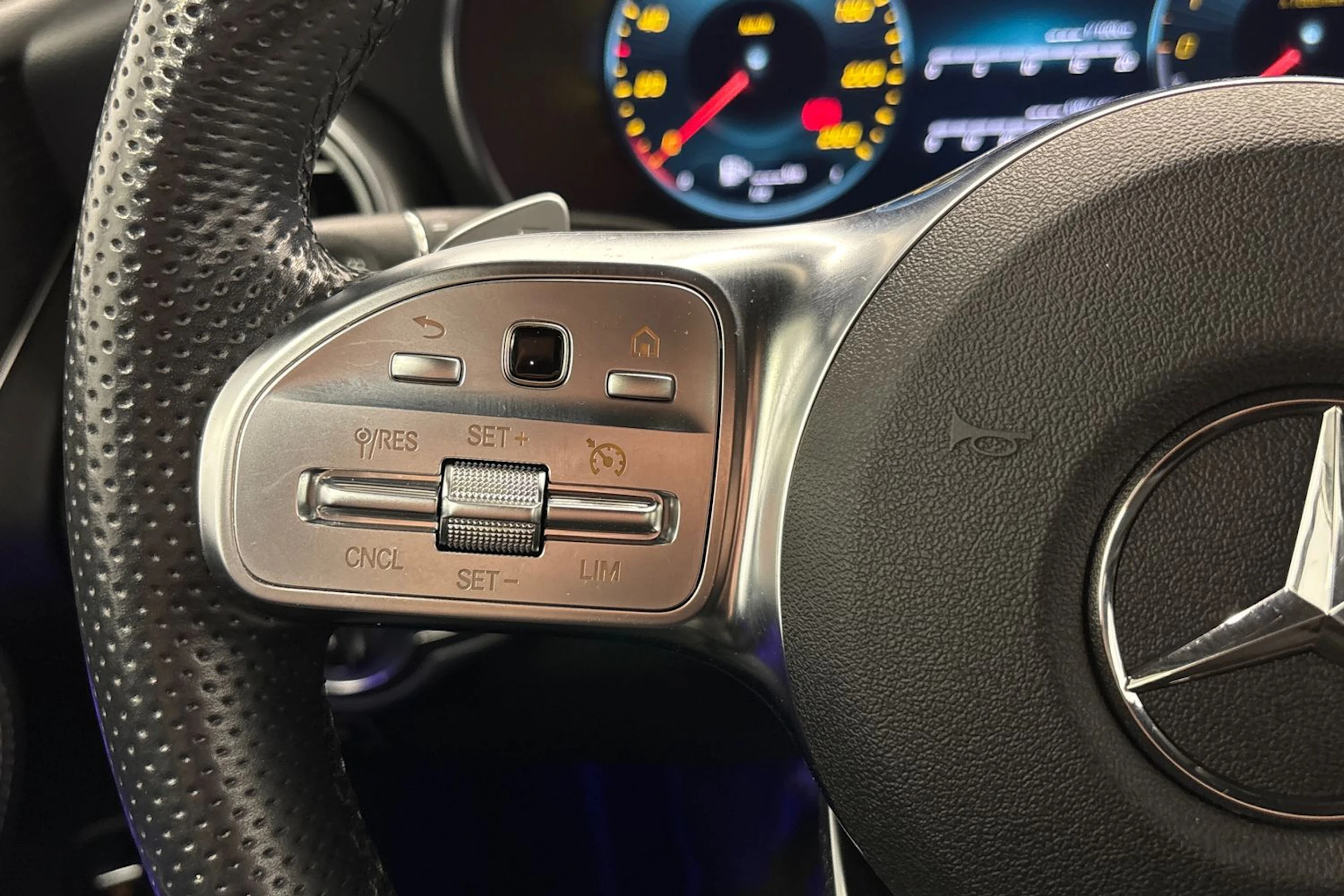 harmaa Mercedes-Benz GLC 2020 kuva 15.