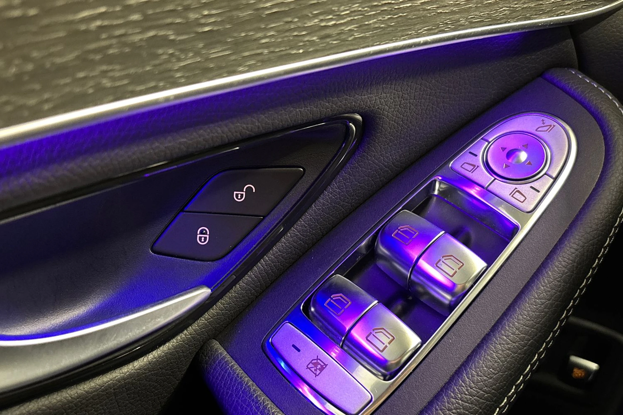harmaa Mercedes-Benz GLC 2020 kuva 19.