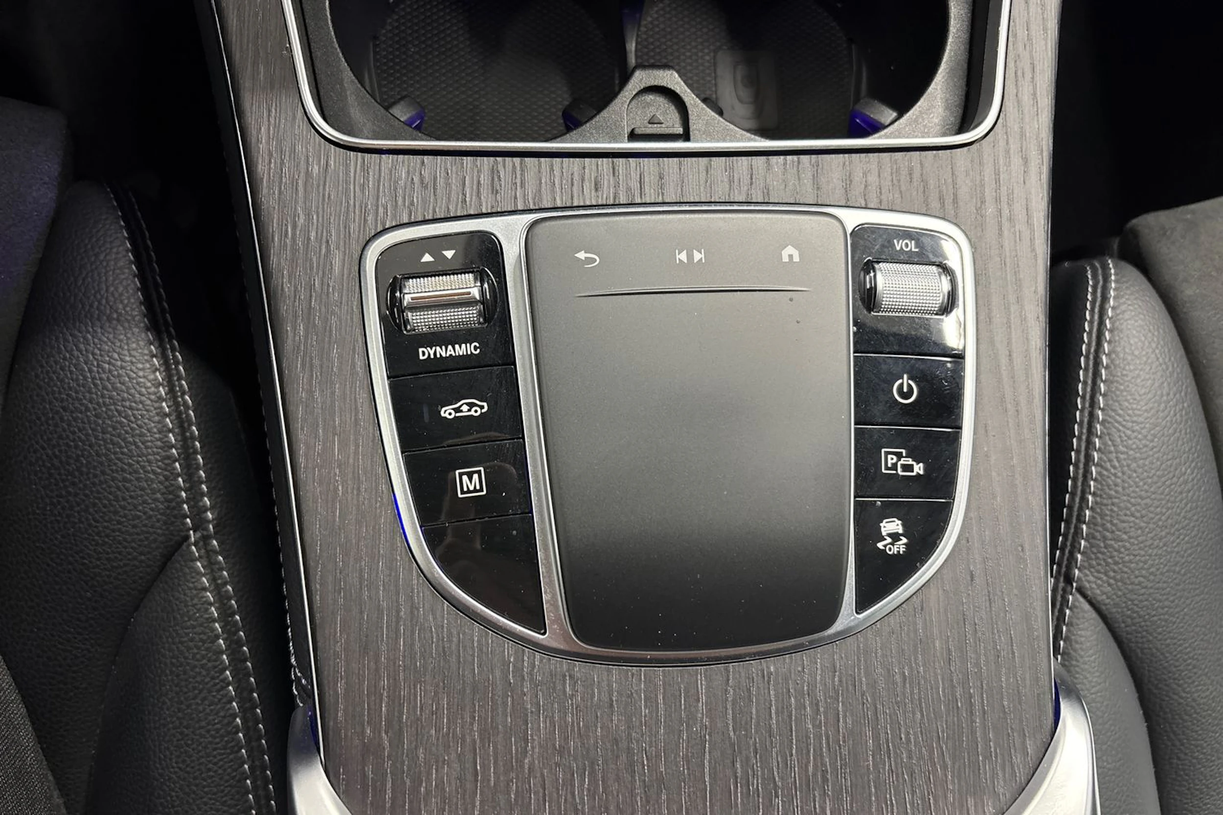 harmaa Mercedes-Benz GLC 2020 kuva 23.