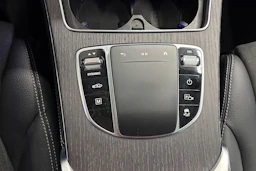 harmaa Mercedes-Benz GLC 2020 kuva 23.