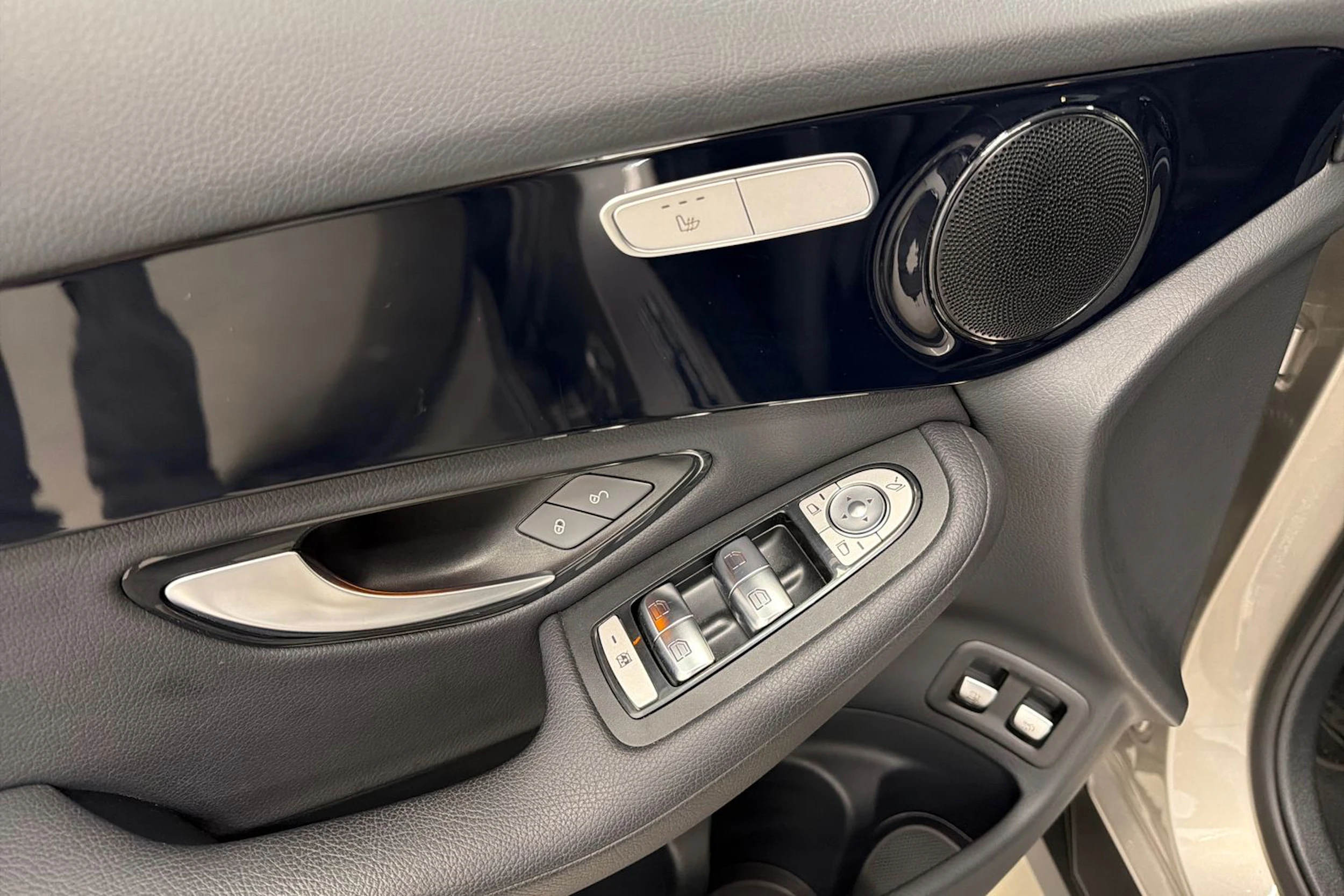 harmaa Mercedes-Benz GLC 2020 kuva 12.