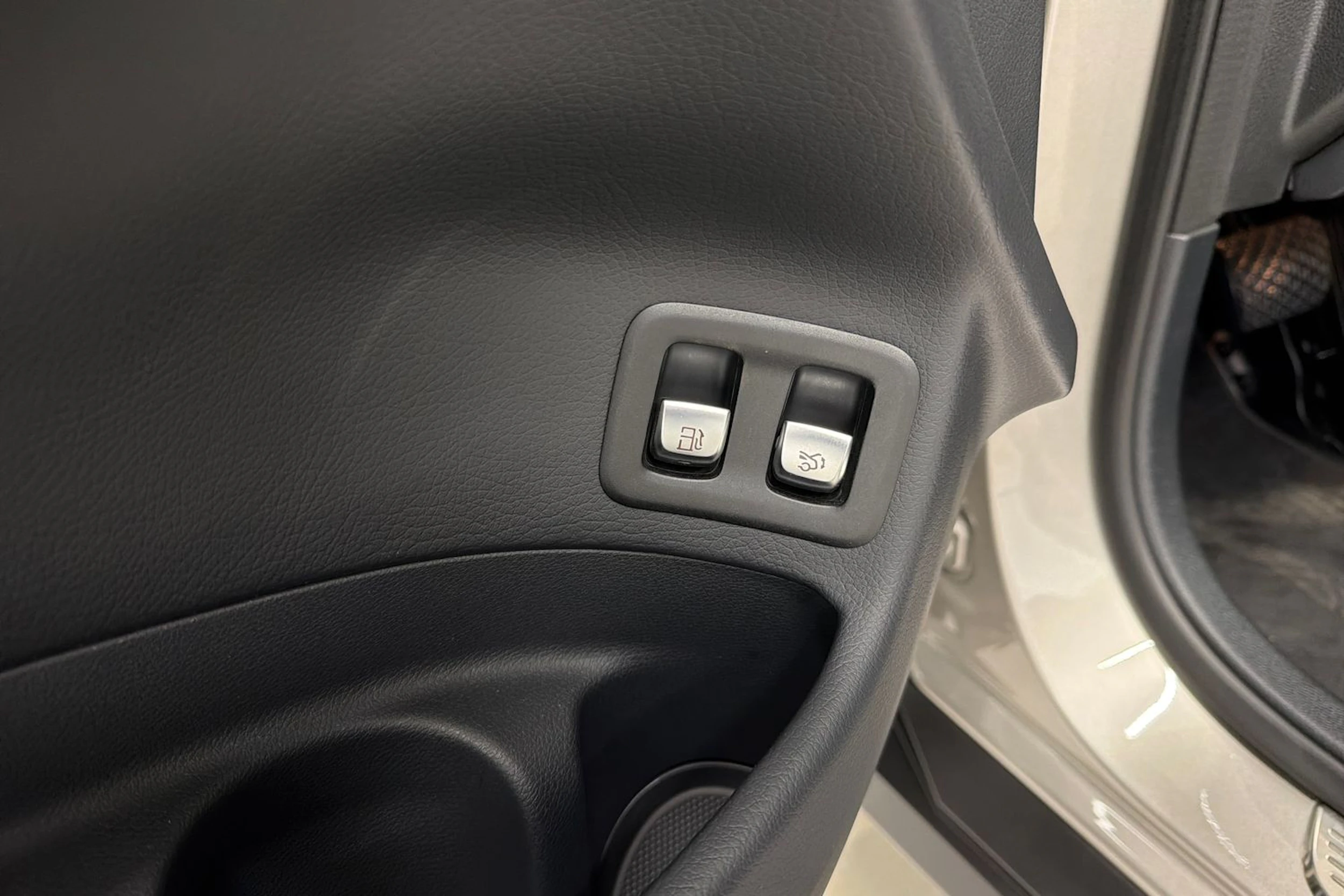 harmaa Mercedes-Benz GLC 2020 kuva 13.