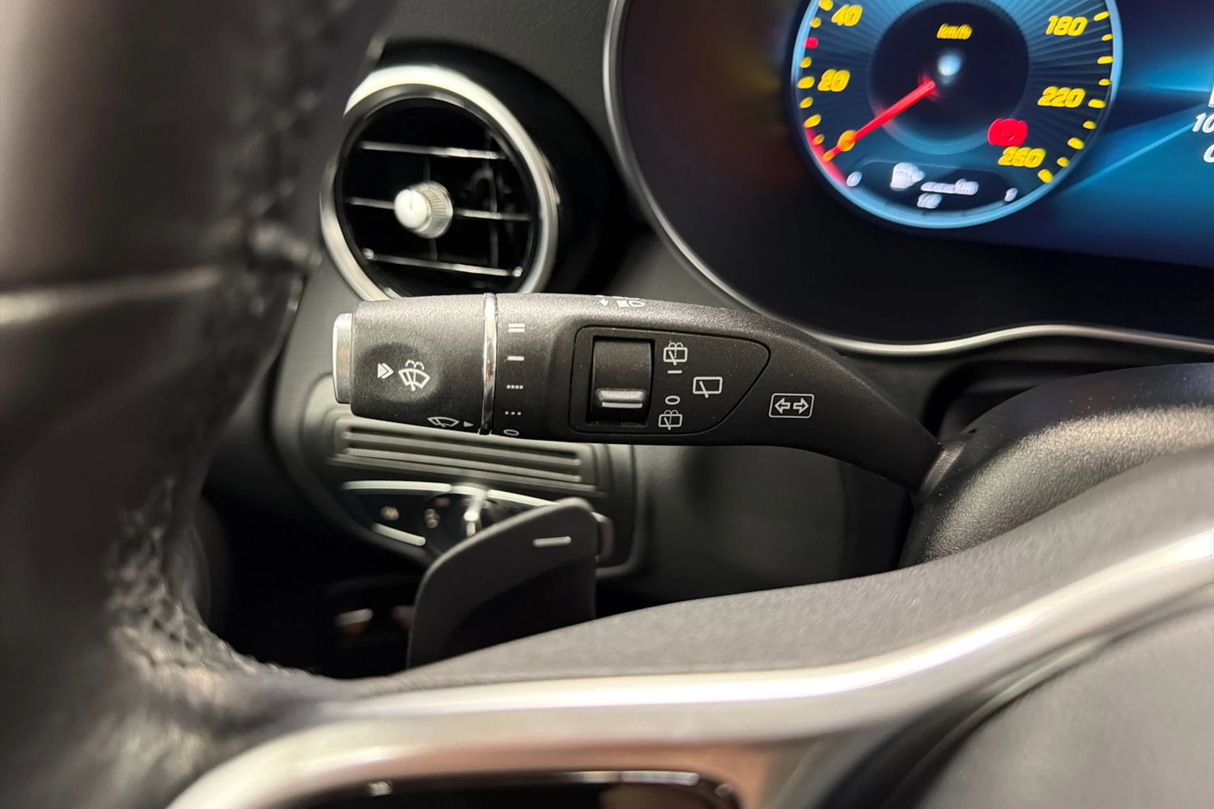 harmaa Mercedes-Benz GLC 2020 kuva 18.