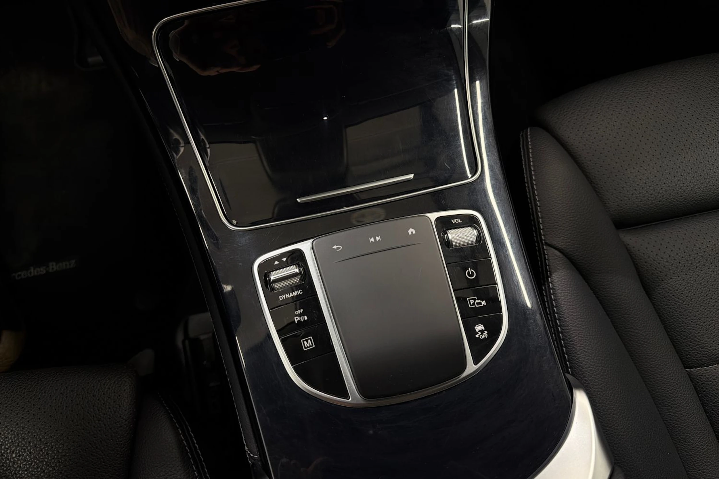 harmaa Mercedes-Benz GLC 2020 kuva 21.