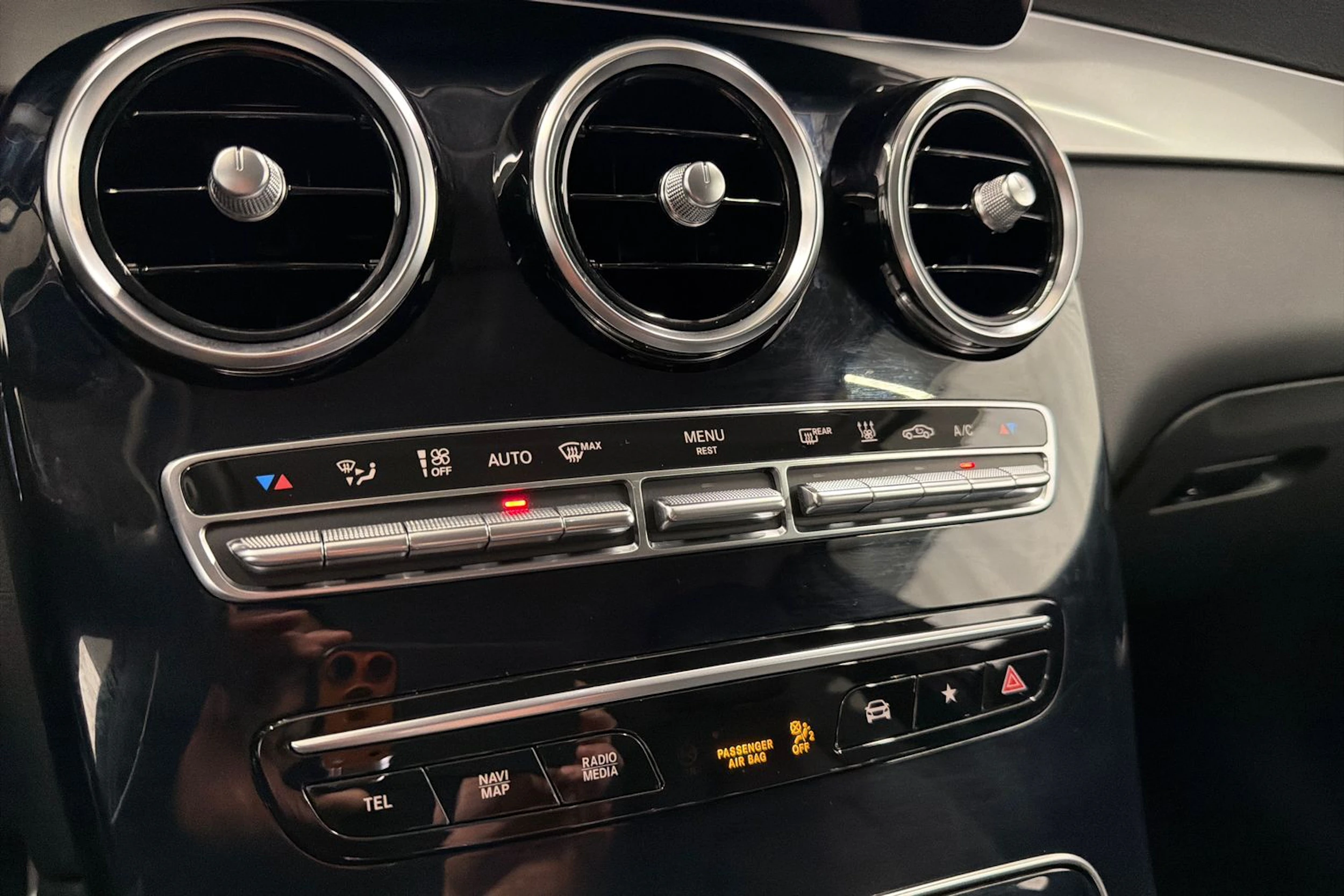 harmaa Mercedes-Benz GLC 2020 kuva 22.