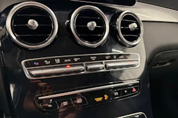 harmaa Mercedes-Benz GLC 2020 kuva 22.