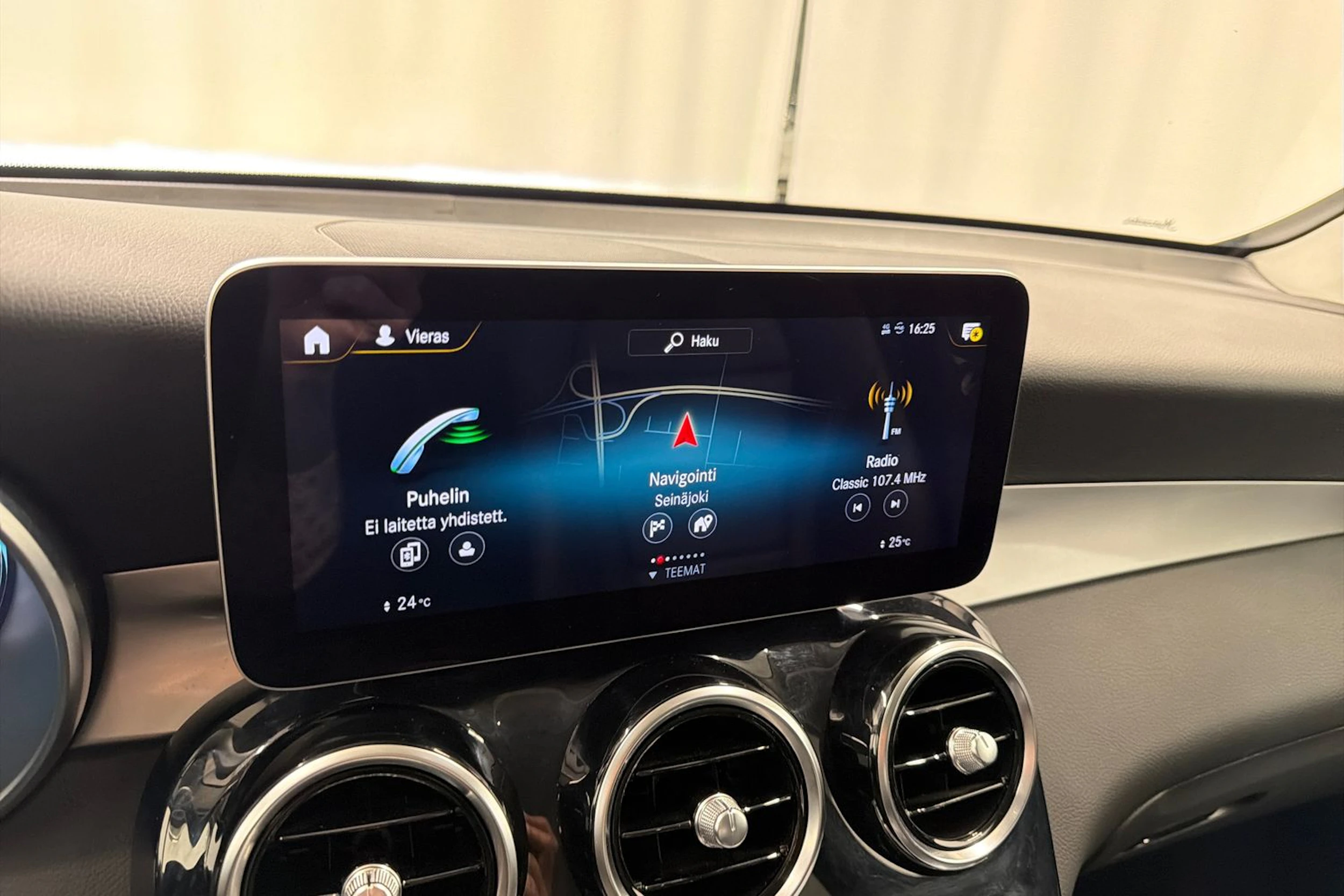 harmaa Mercedes-Benz GLC 2020 kuva 24.