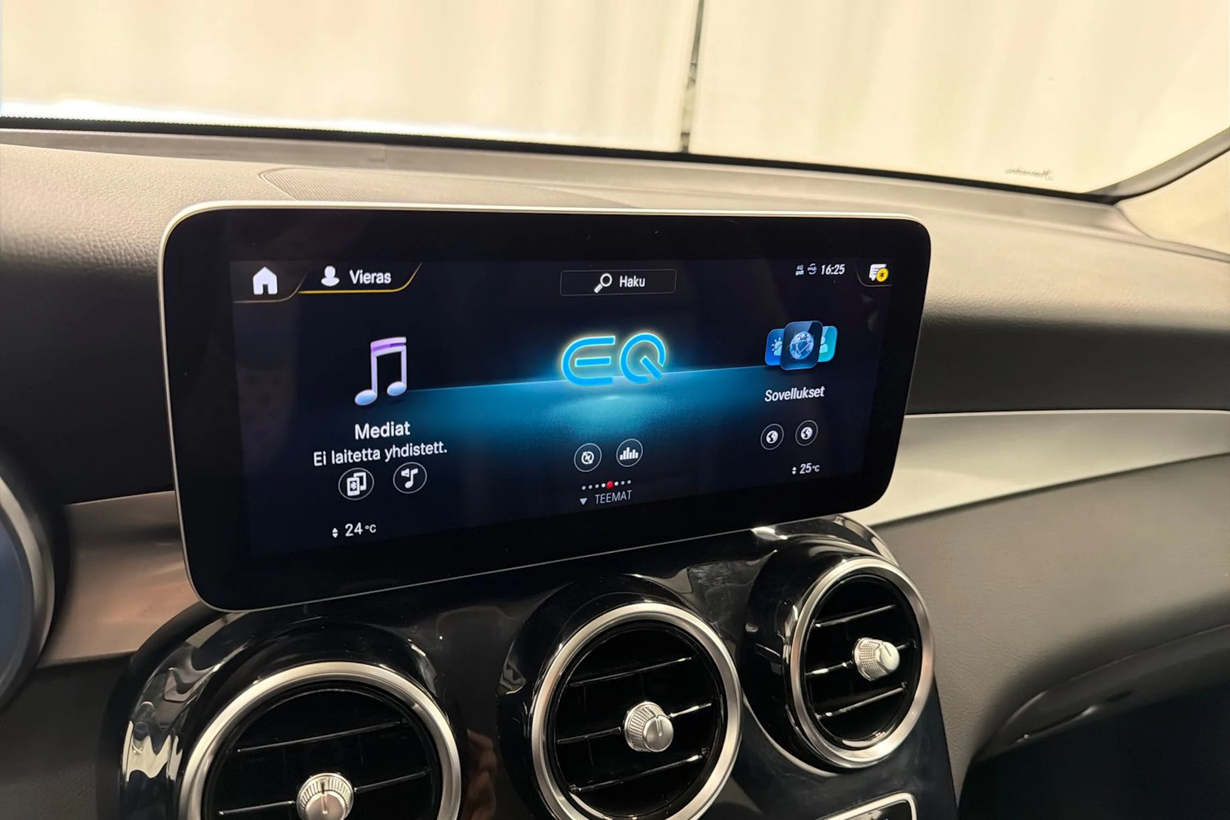 harmaa Mercedes-Benz GLC 2020 kuva 25.