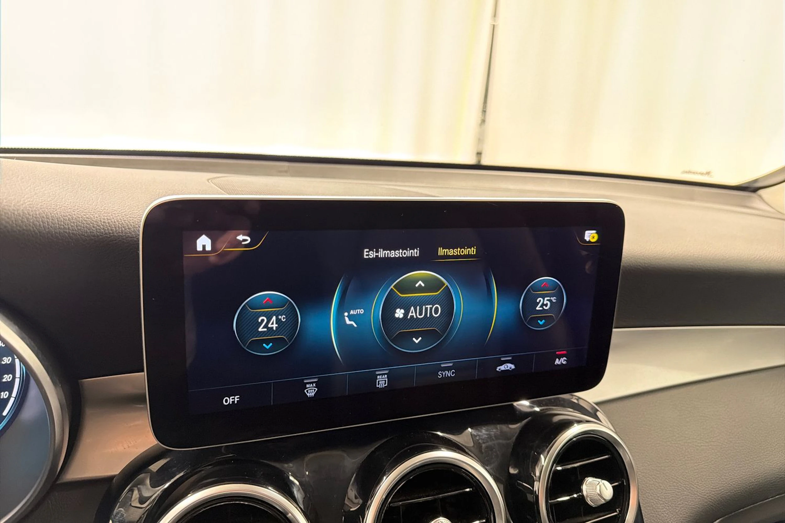 harmaa Mercedes-Benz GLC 2020 kuva 27.