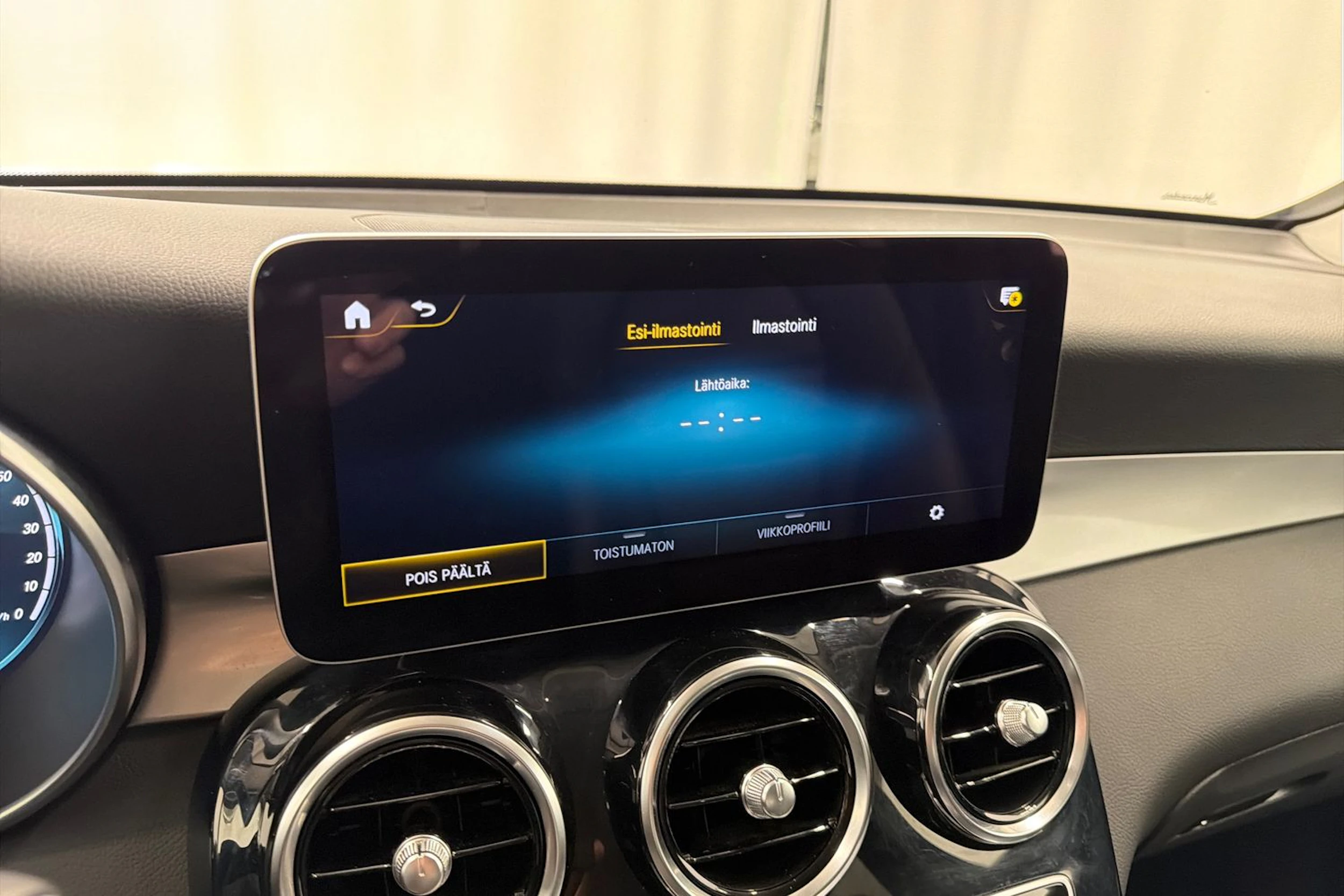 harmaa Mercedes-Benz GLC 2020 kuva 28.