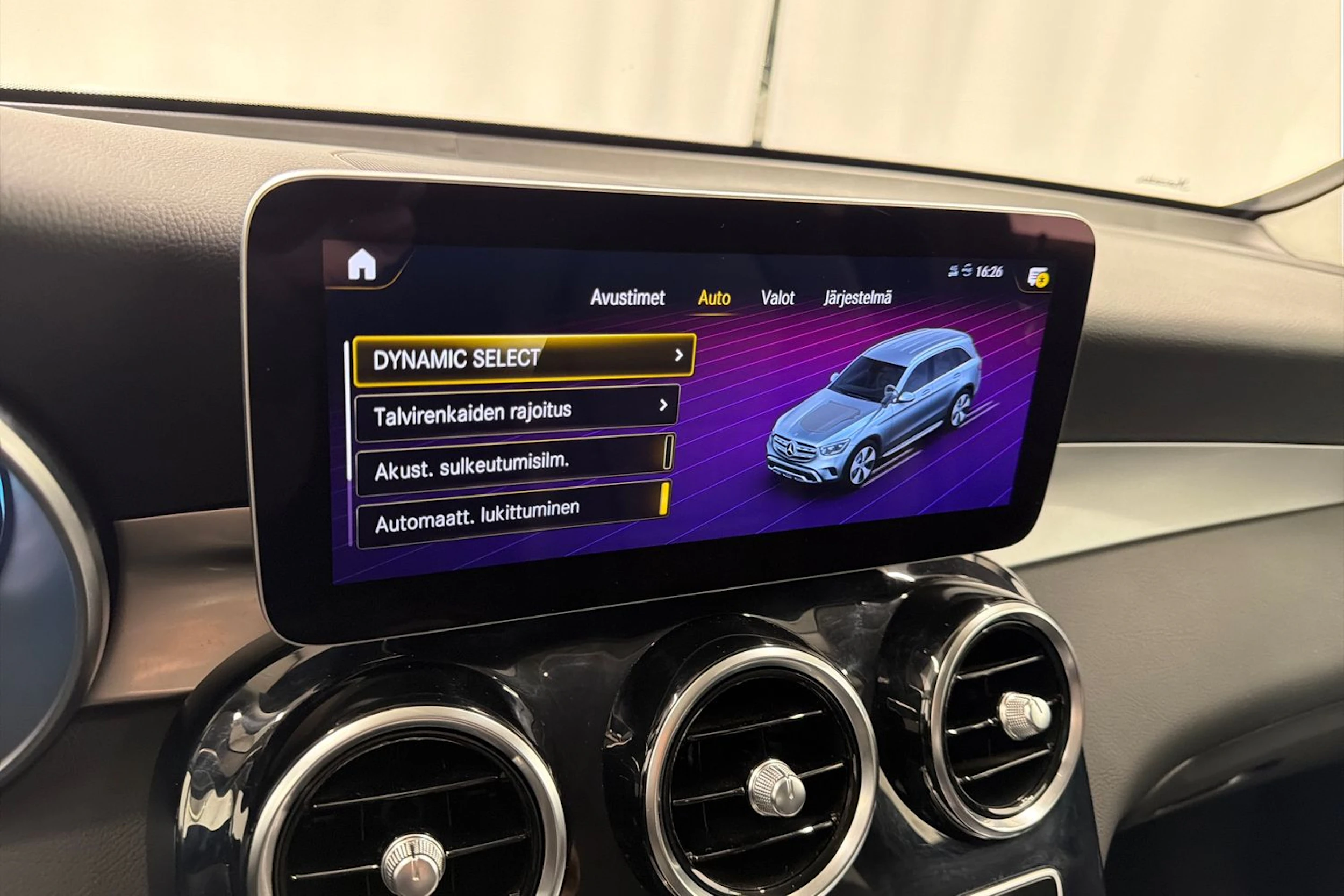 harmaa Mercedes-Benz GLC 2020 kuva 30.