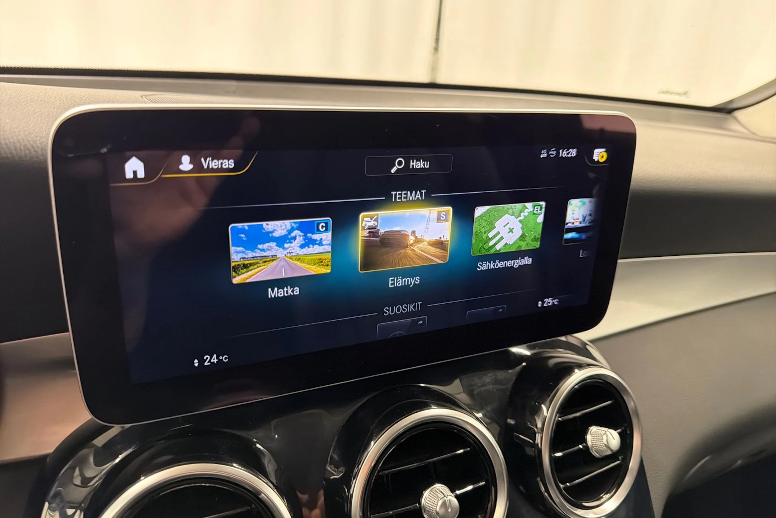 harmaa Mercedes-Benz GLC 2020 kuva 32.