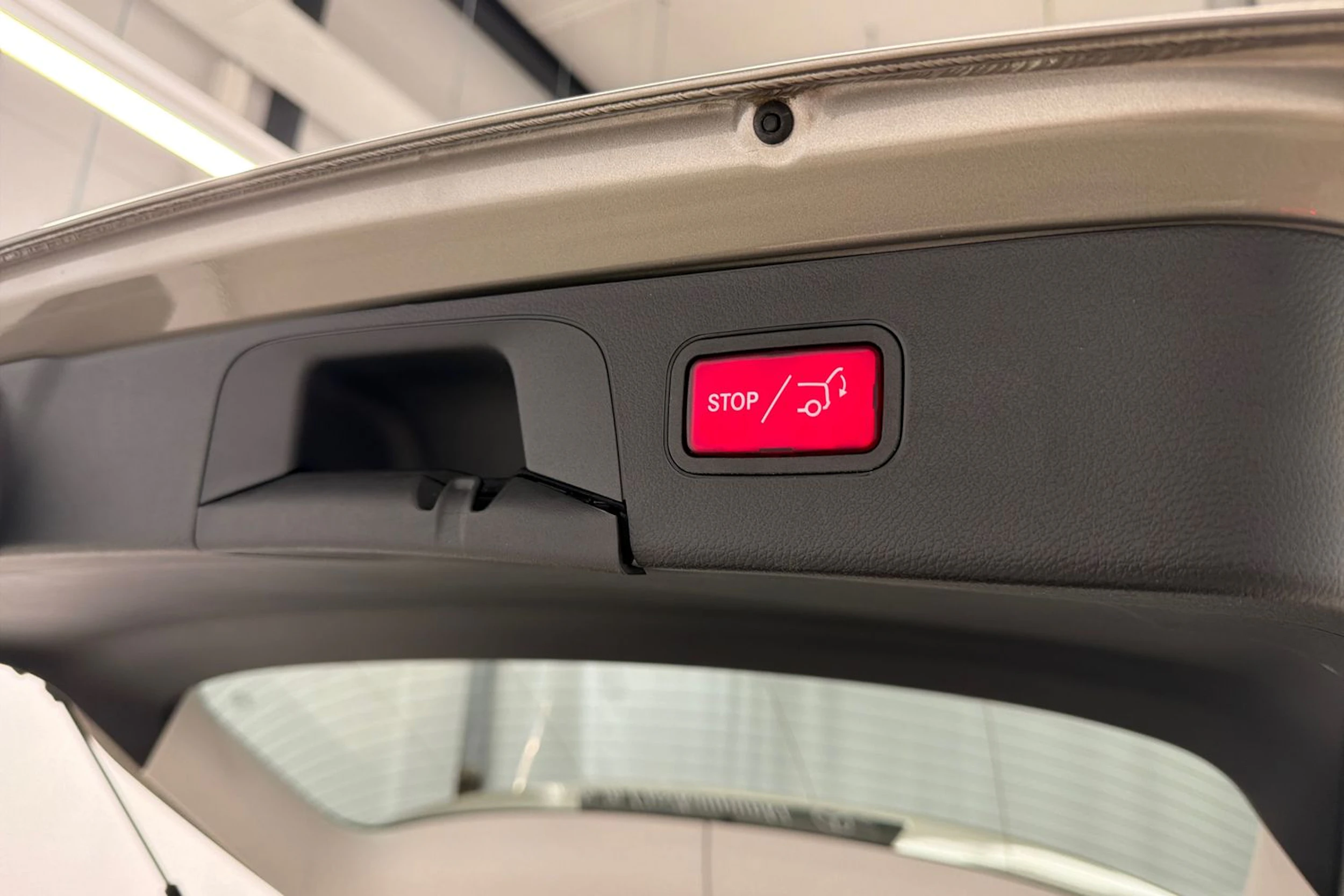 harmaa Mercedes-Benz GLC 2020 kuva 38.