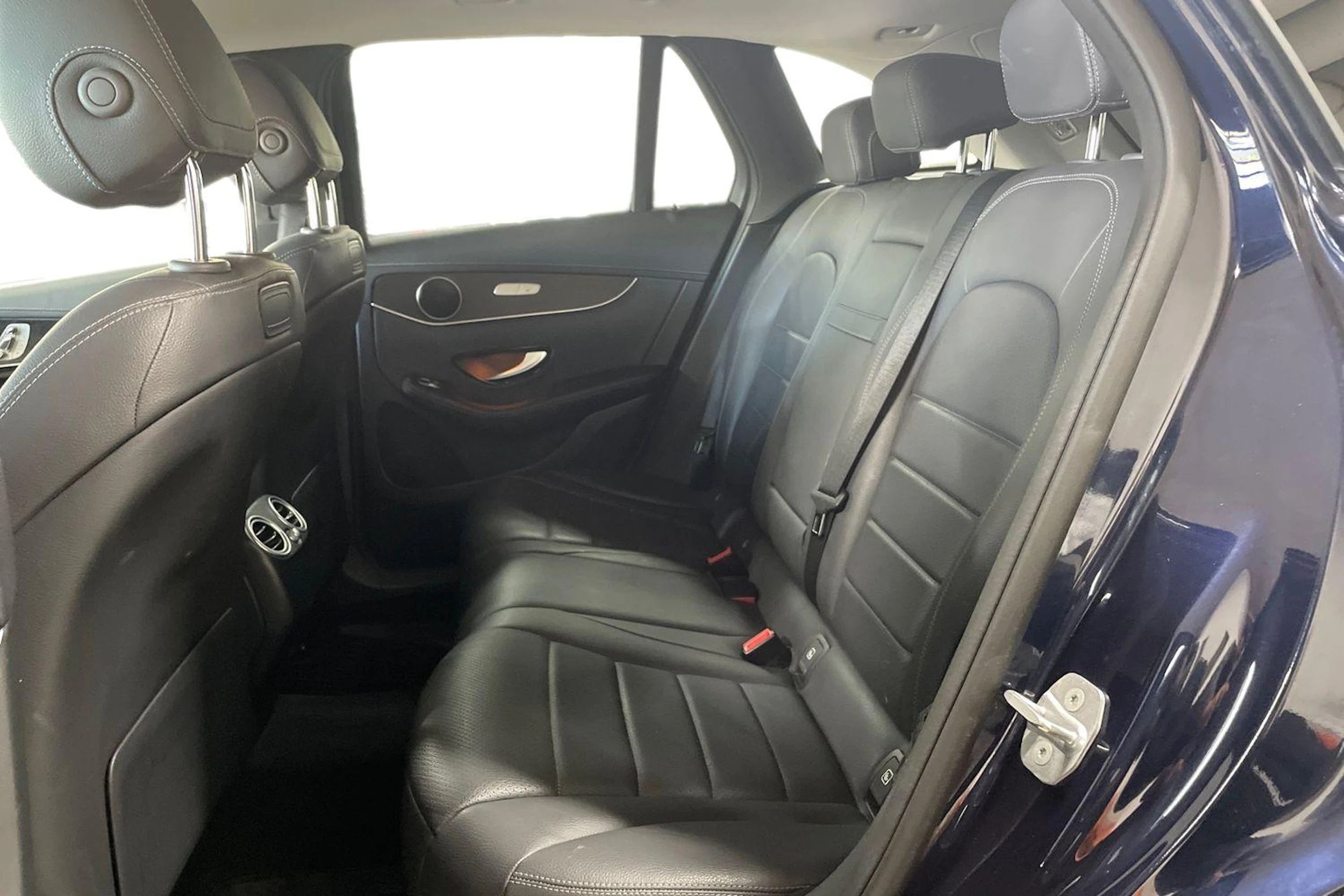 sininen Mercedes-Benz GLC 2020 kuva 8.