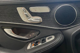 sininen Mercedes-Benz GLC 2020 kuva 18.