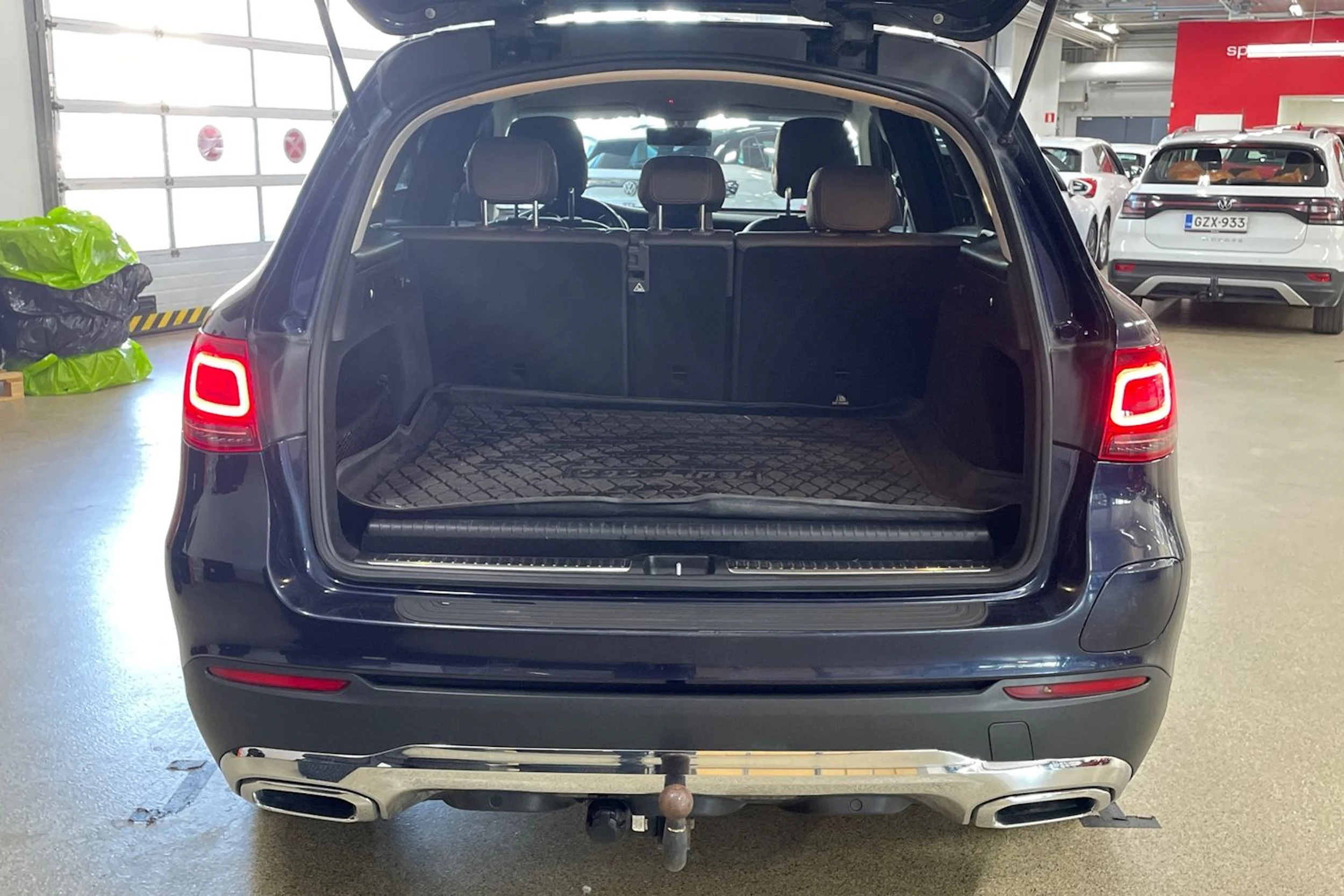 sininen Mercedes-Benz GLC 2020 kuva 19.