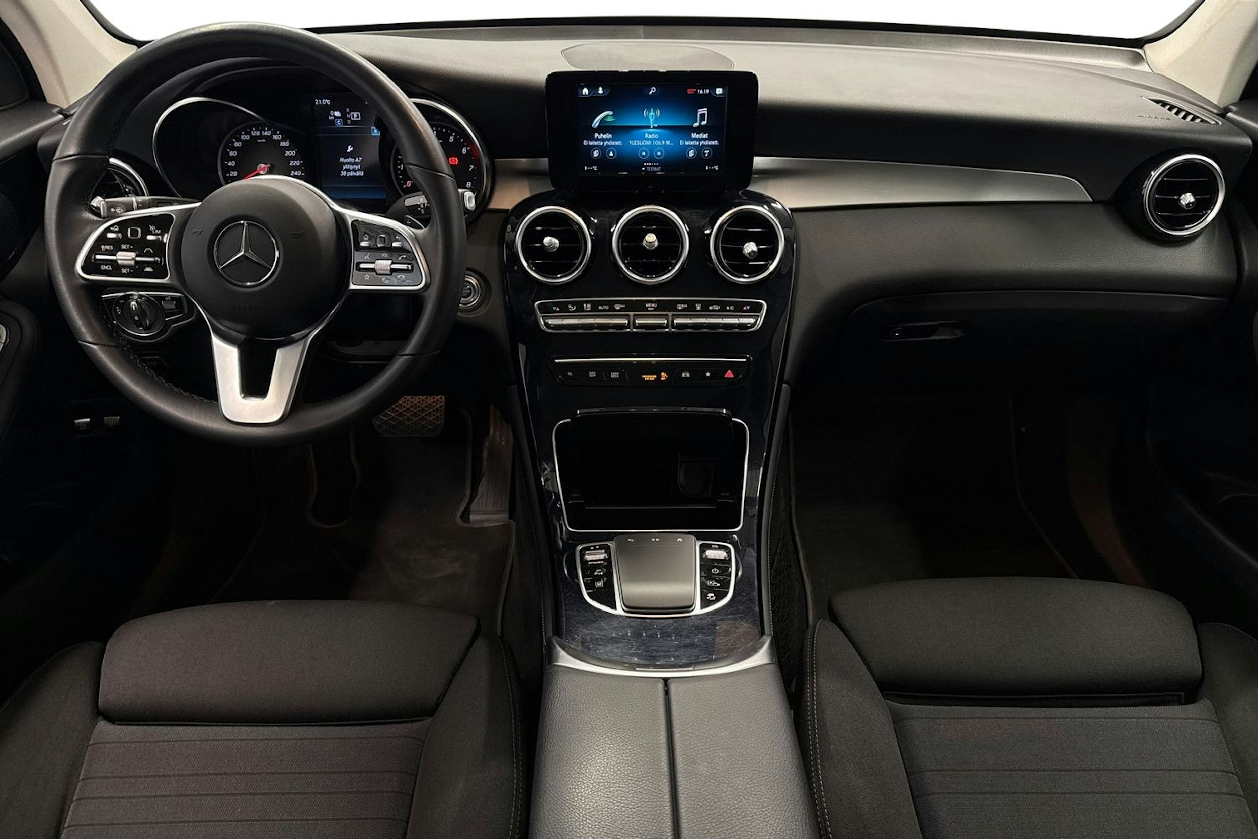 musta Mercedes-Benz GLC 2020 kuva 9.