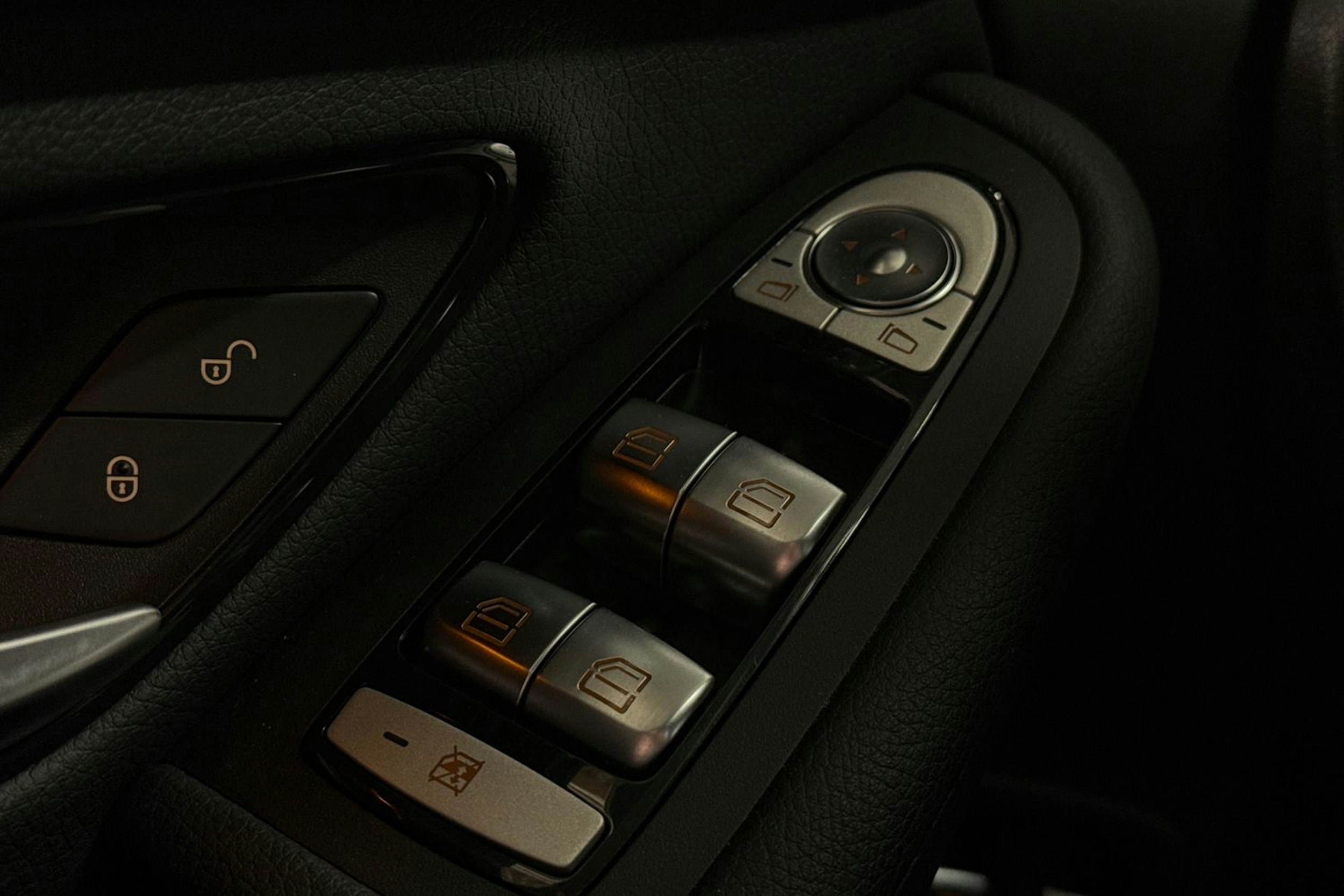 musta Mercedes-Benz GLC 2020 kuva 17.