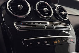musta Mercedes-Benz GLC 2020 kuva 24.
