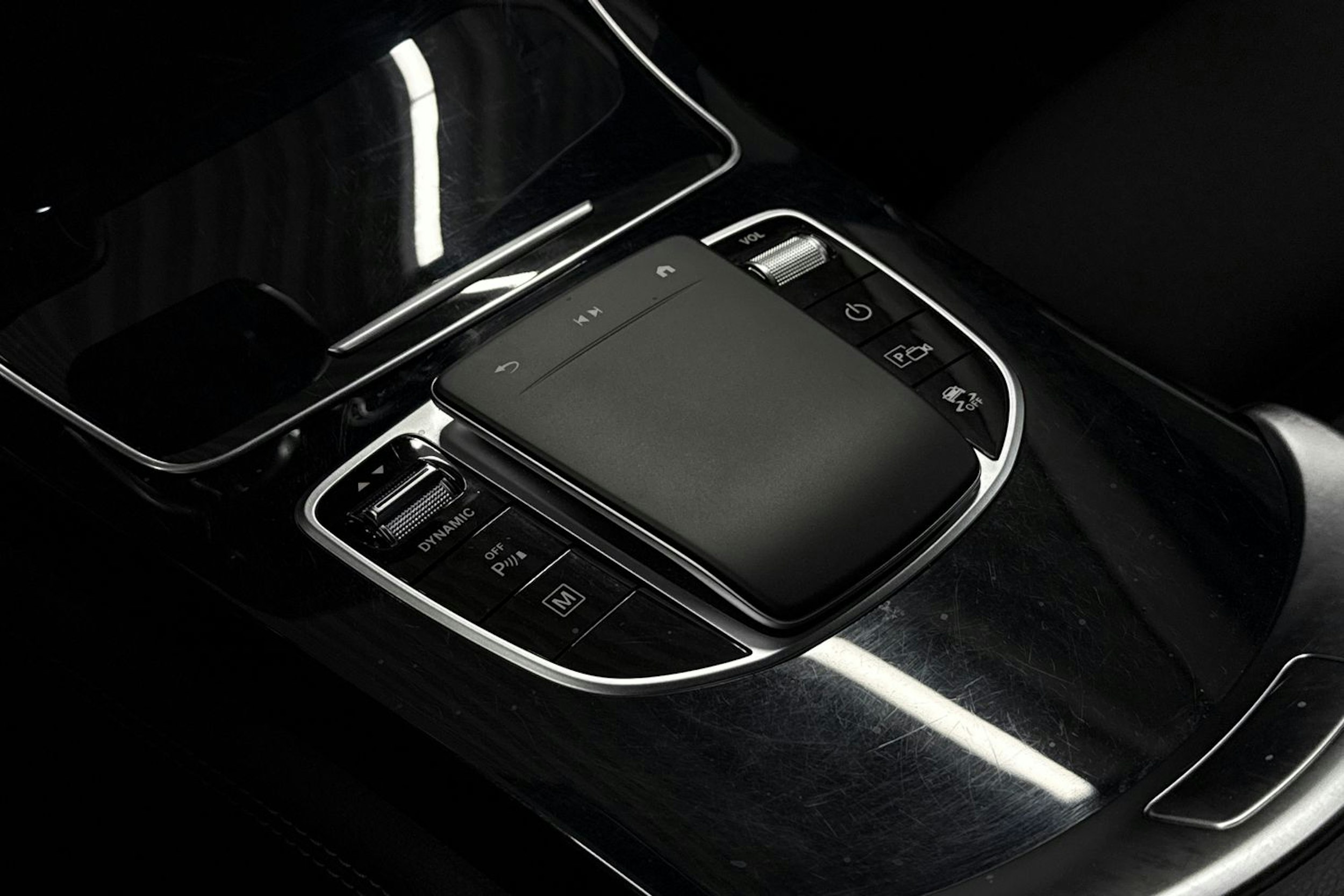 musta Mercedes-Benz GLC 2020 kuva 25.