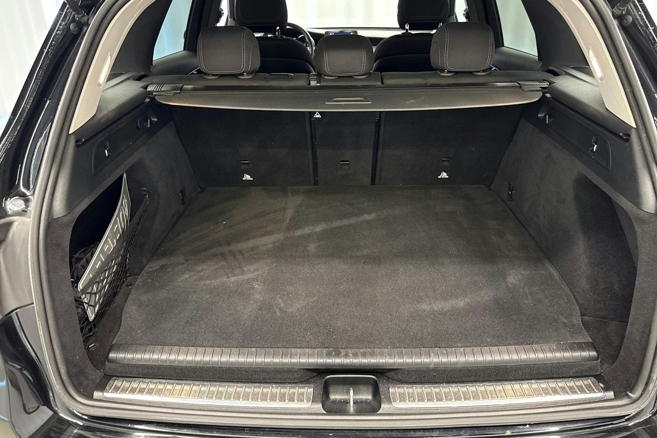 musta Mercedes-Benz GLC 2020 kuva 27.
