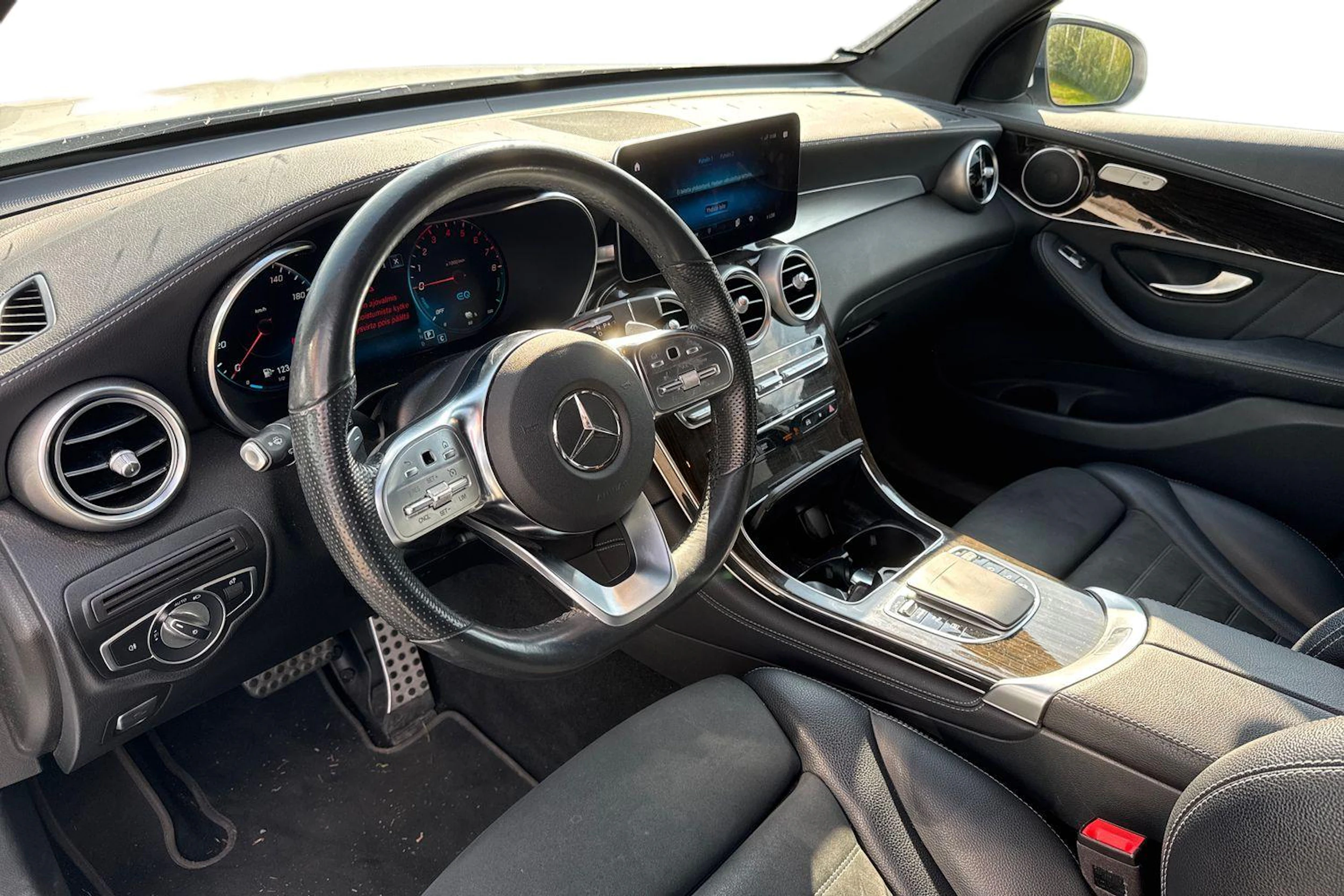valkoinen Mercedes-Benz GLC 2020 kuva 3.