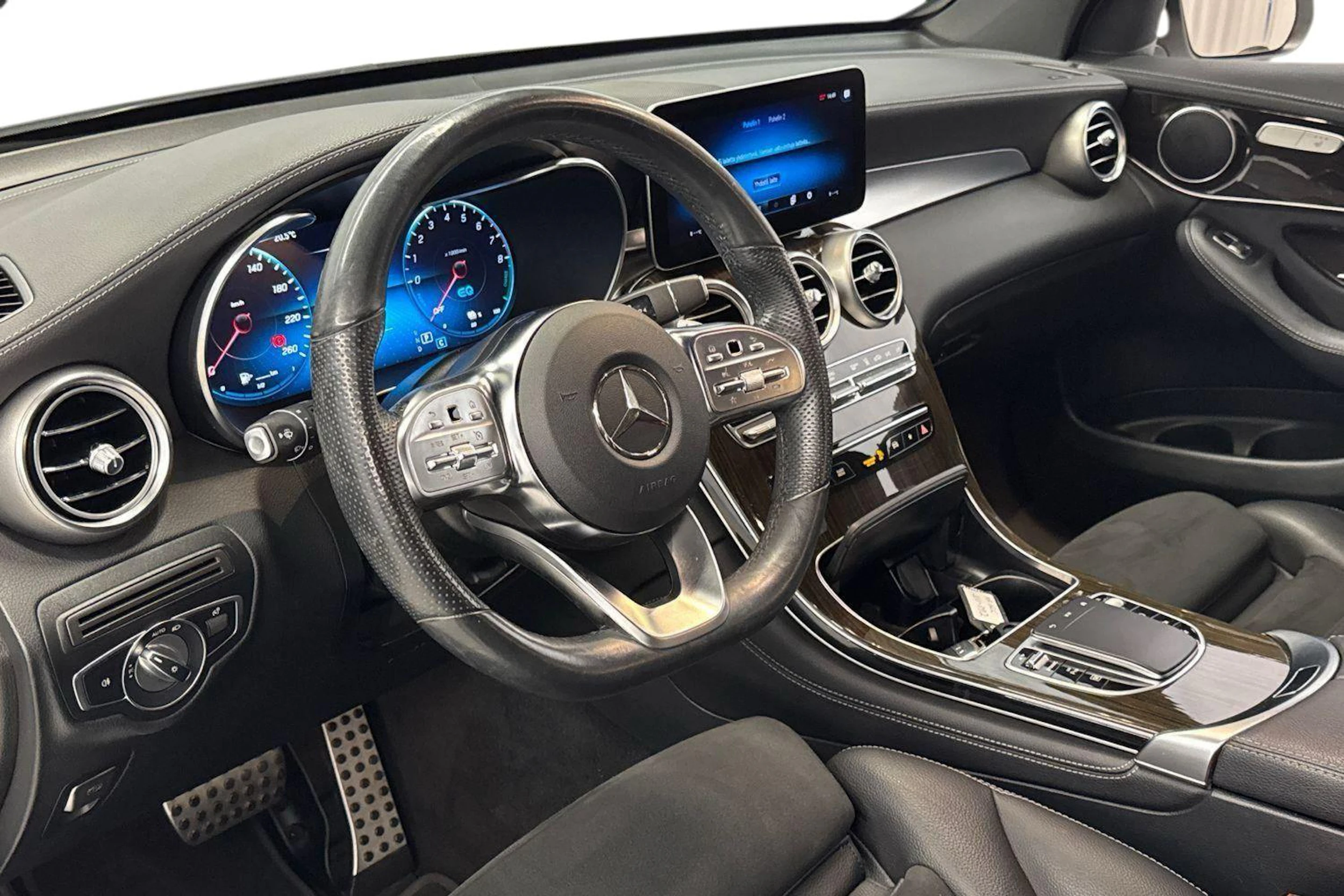 valkoinen Mercedes-Benz GLC 2020 kuva 6.