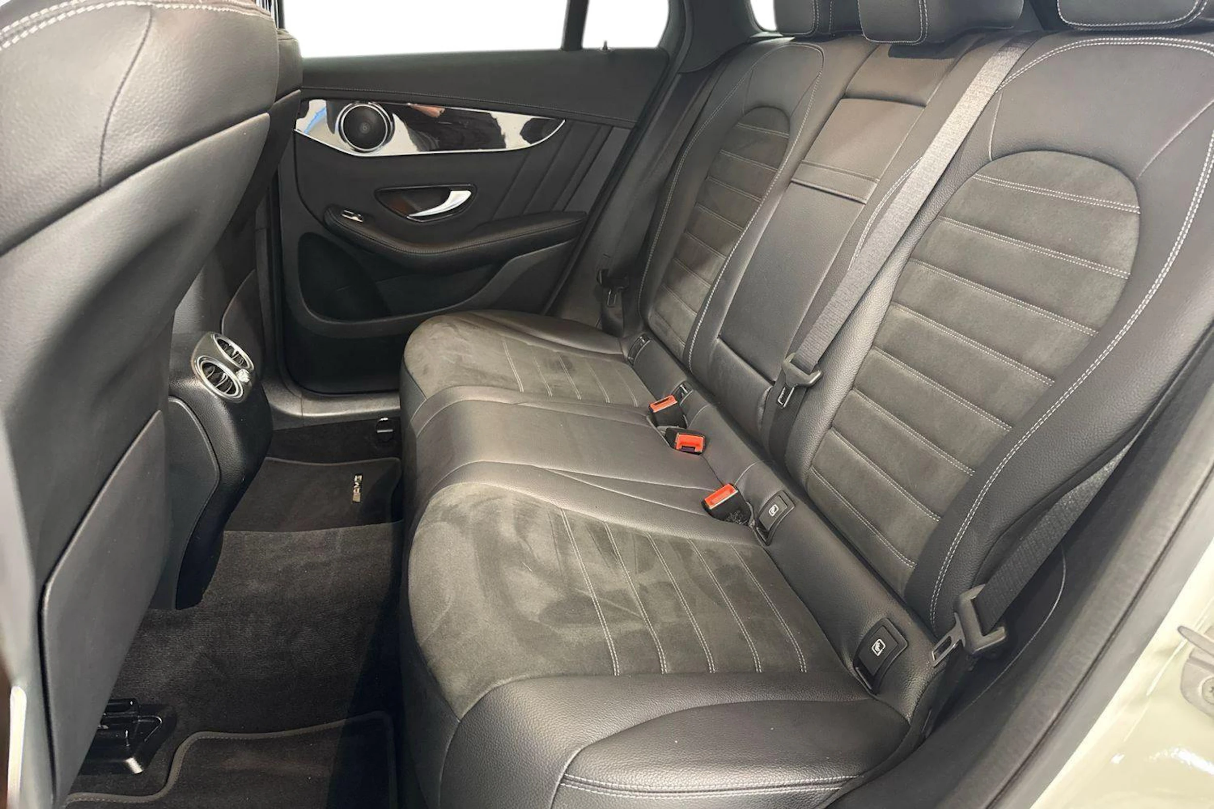 valkoinen Mercedes-Benz GLC 2020 kuva 8.