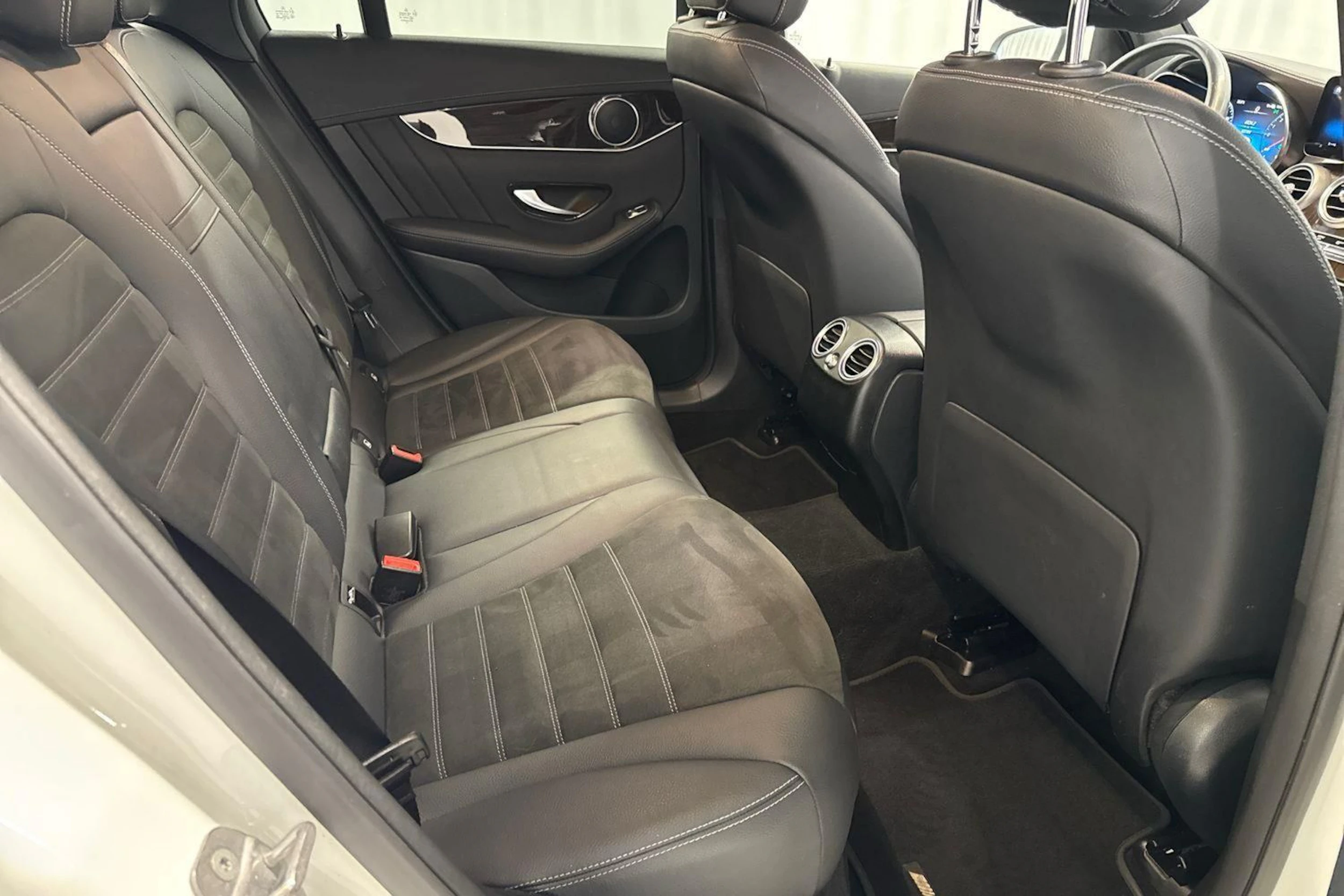 valkoinen Mercedes-Benz GLC 2020 kuva 12.