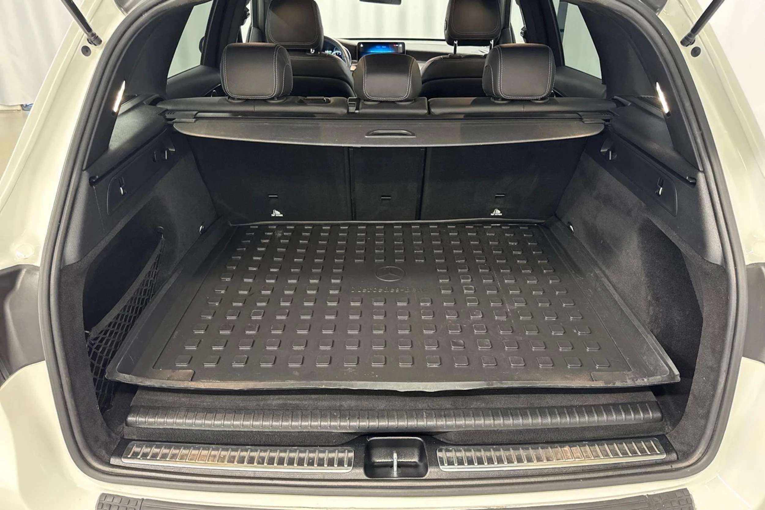 valkoinen Mercedes-Benz GLC 2020 kuva 13.