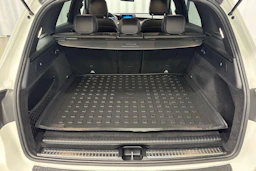 valkoinen Mercedes-Benz GLC 2020 kuva 13.