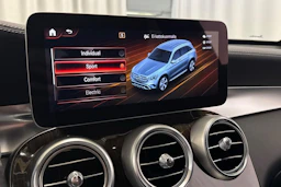valkoinen Mercedes-Benz GLC 2020 kuva 21.