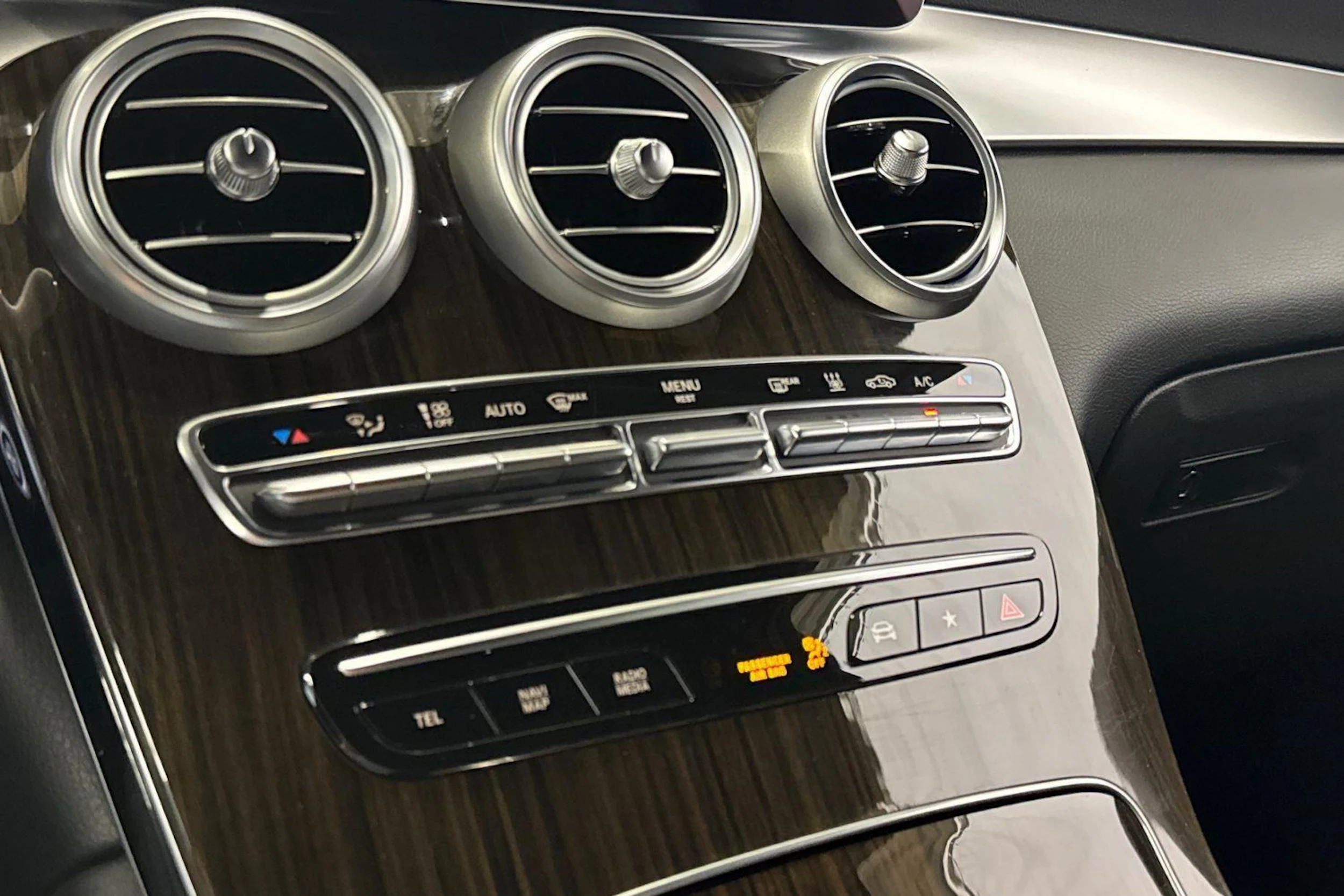 valkoinen Mercedes-Benz GLC 2020 kuva 22.