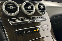 valkoinen Mercedes-Benz GLC 2020 kuva 22.