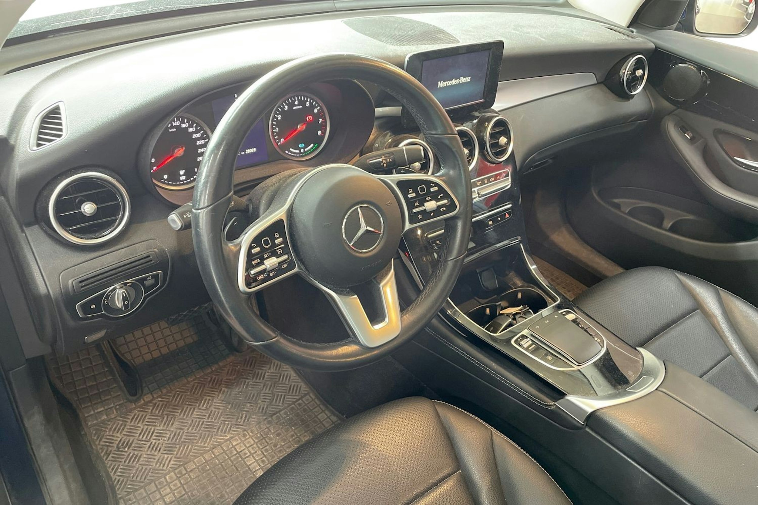 sininen Mercedes-Benz GLC 2020 kuva 3.