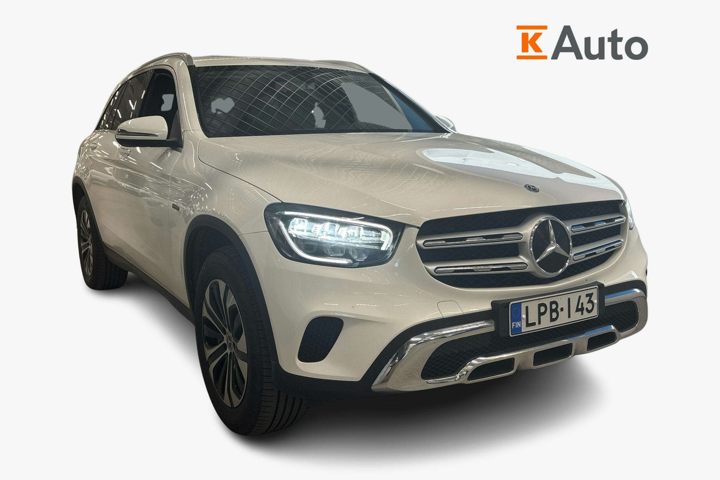 Valkoinen Mercedes-Benz GLC 2020 kuva 1.