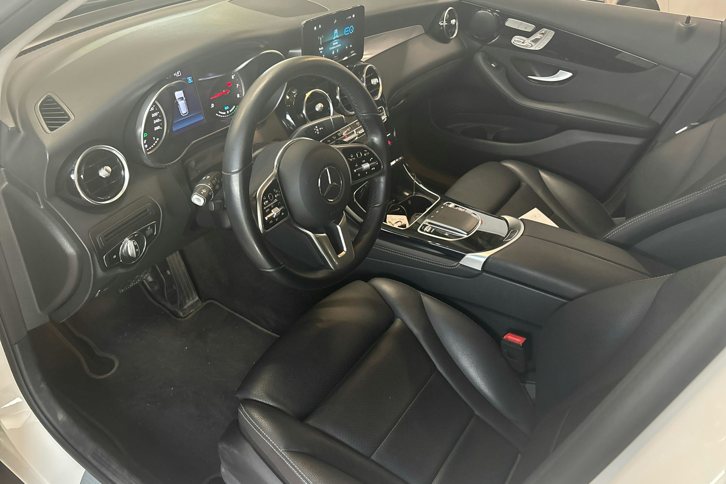Valkoinen Mercedes-Benz GLC 2020 kuva 3.