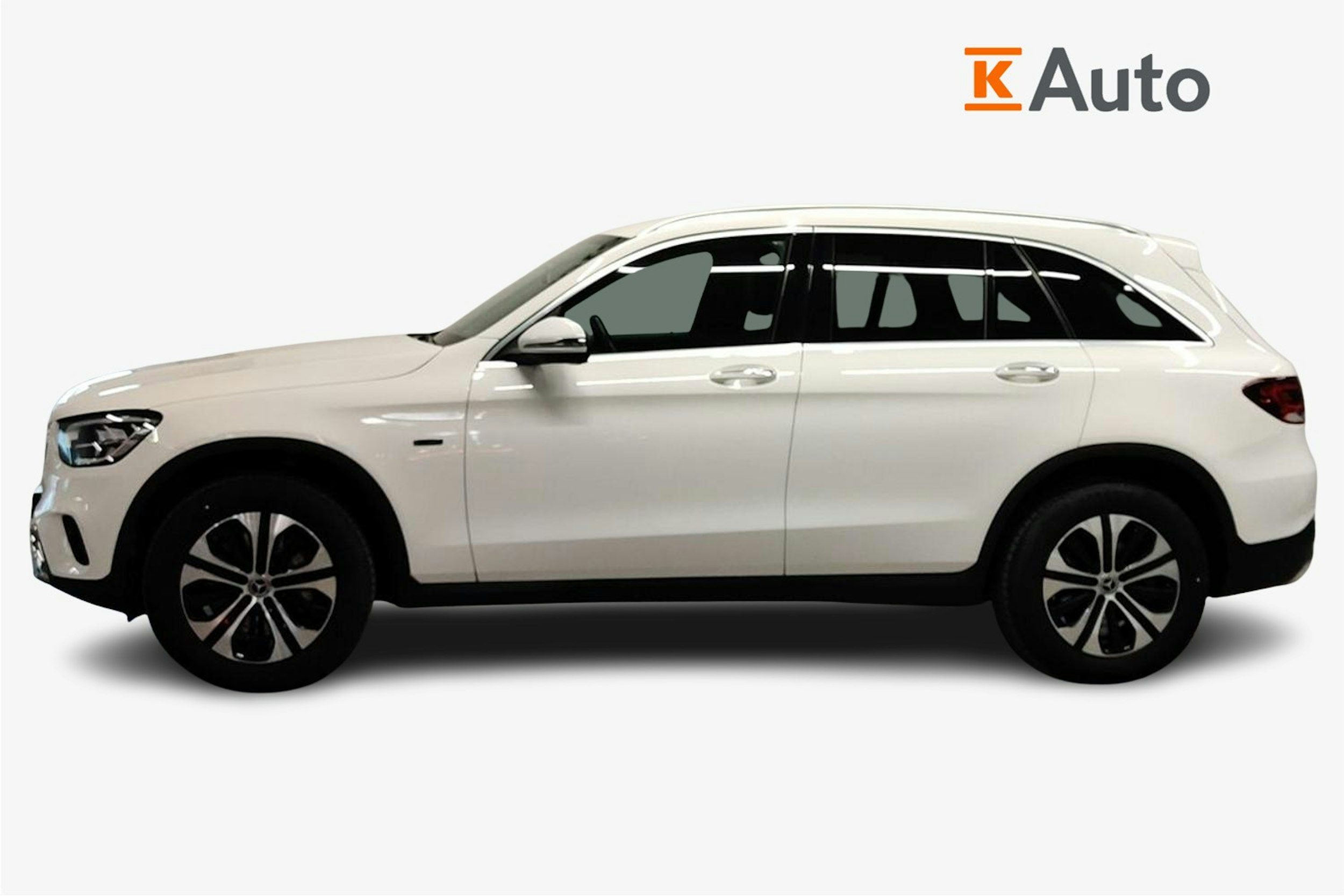 Valkoinen Mercedes-Benz GLC 2020 kuva 6.