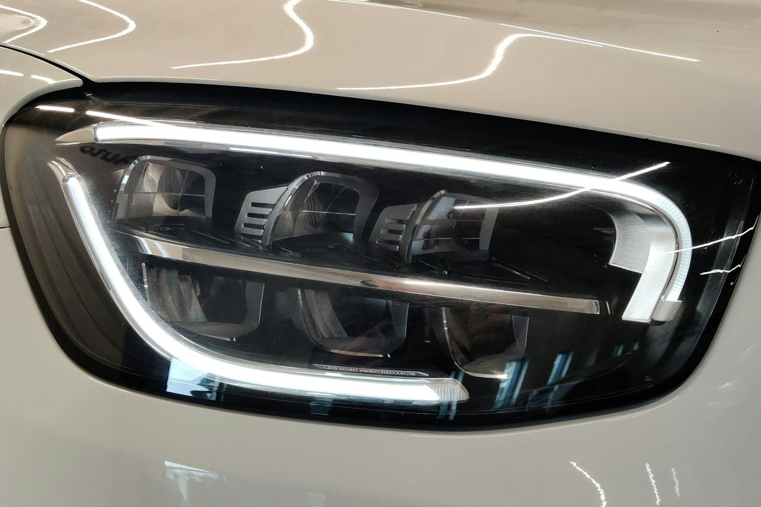 Valkoinen Mercedes-Benz GLC 2020 kuva 14.