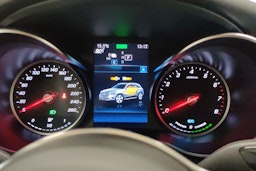 Valkoinen Mercedes-Benz GLC 2020 kuva 16.