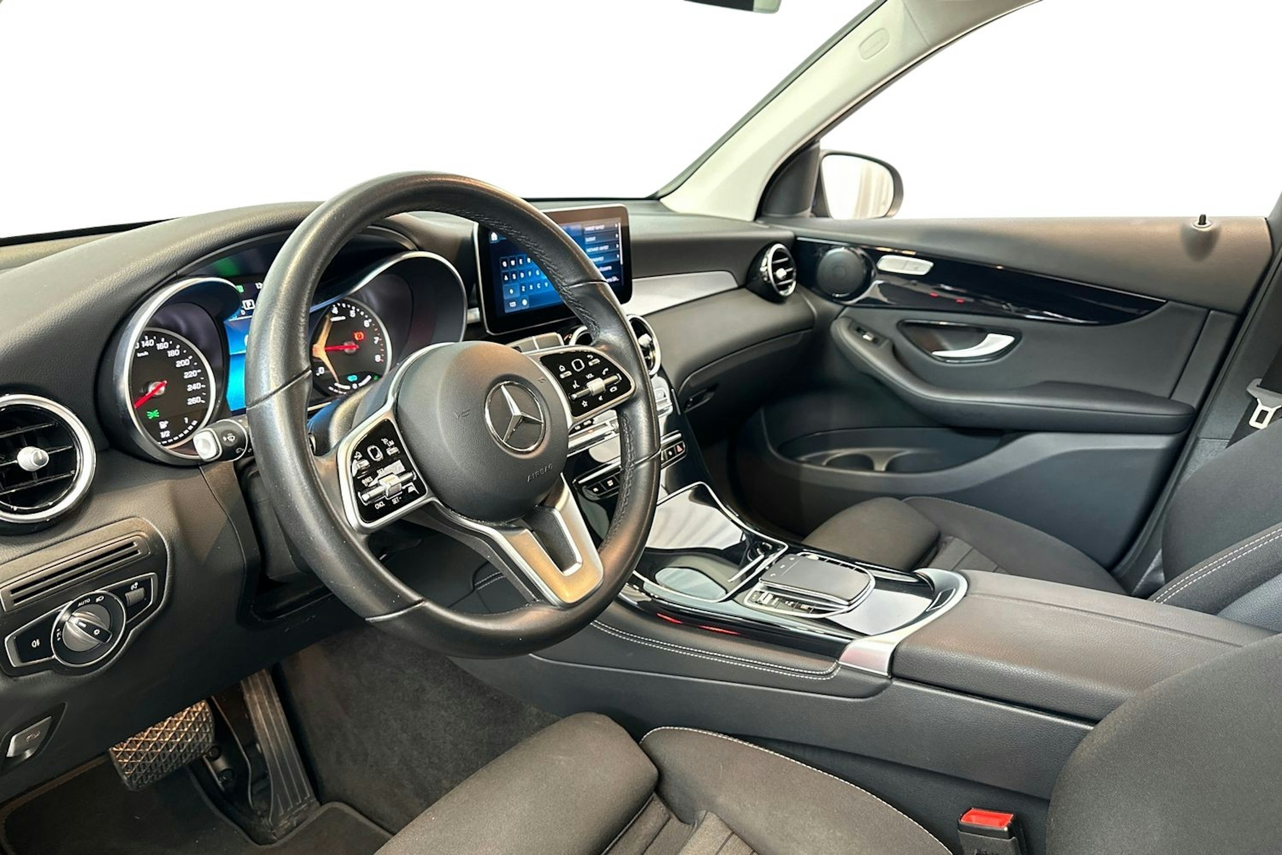 sininen Mercedes-Benz GLC 2020 kuva 7.